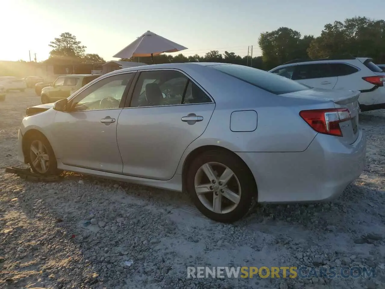 2 fotografías del automóvil dañado 4T1BF1FK8EU403550 TOYOTA CAMRY 2014