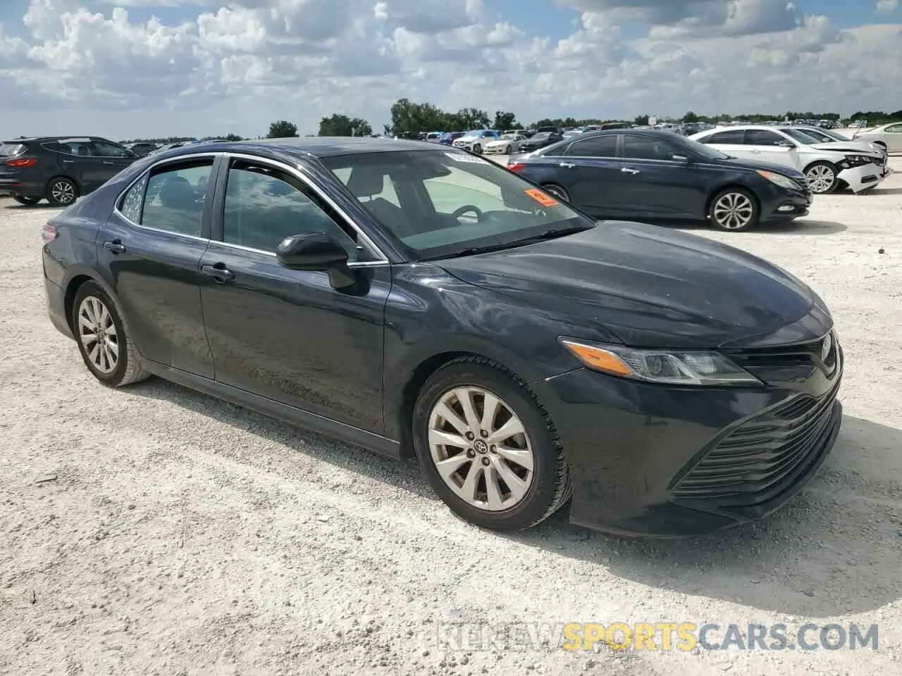 4 fotografías del automóvil dañado 4T1B11HK8JU641436 TOYOTA CAMRY 2018