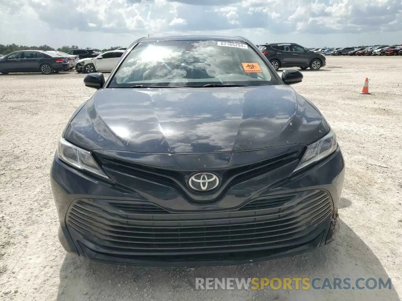 5 fotografías del automóvil dañado 4T1B11HK8JU641436 TOYOTA CAMRY 2018