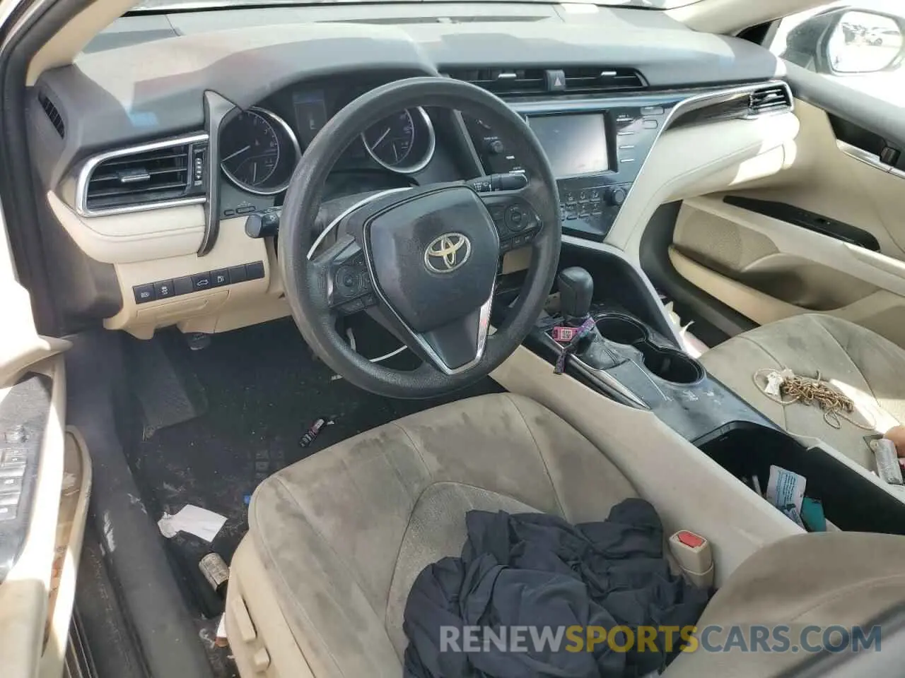 8 fotografías del automóvil dañado 4T1B11HK8JU641436 TOYOTA CAMRY 2018