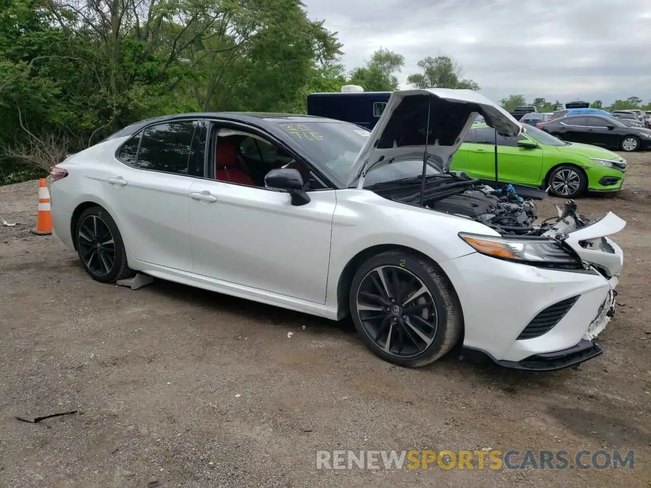 4 fotografías del automóvil dañado 4T1B61HK1JU143113 TOYOTA CAMRY 2018