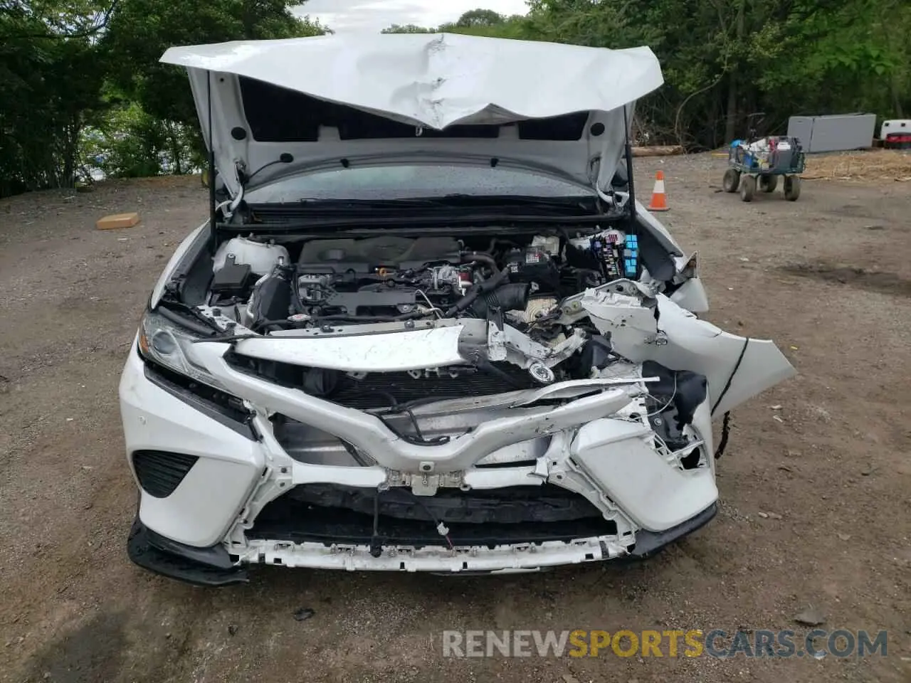 5 fotografías del automóvil dañado 4T1B61HK1JU143113 TOYOTA CAMRY 2018