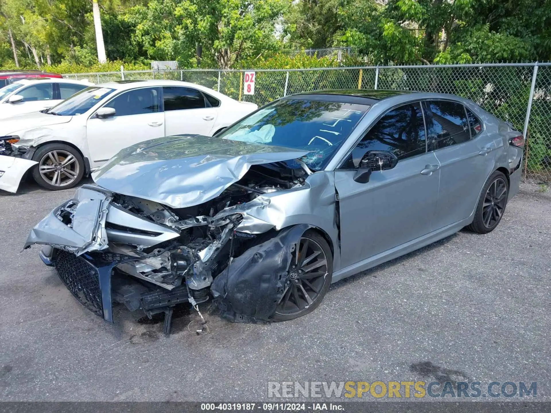 2 fotografías del automóvil dañado 4T1B61HK4JU137144 TOYOTA CAMRY 2018