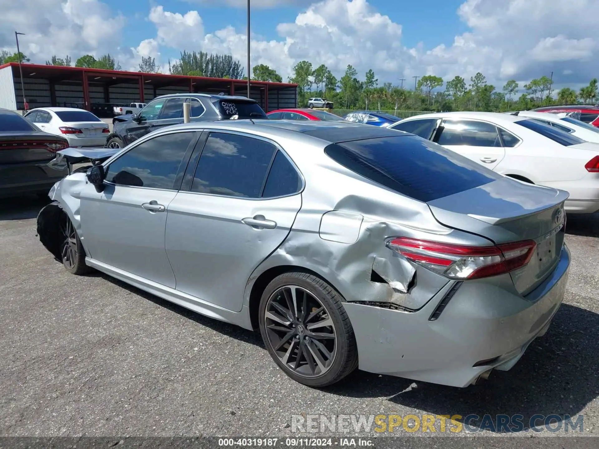 3 fotografías del automóvil dañado 4T1B61HK4JU137144 TOYOTA CAMRY 2018