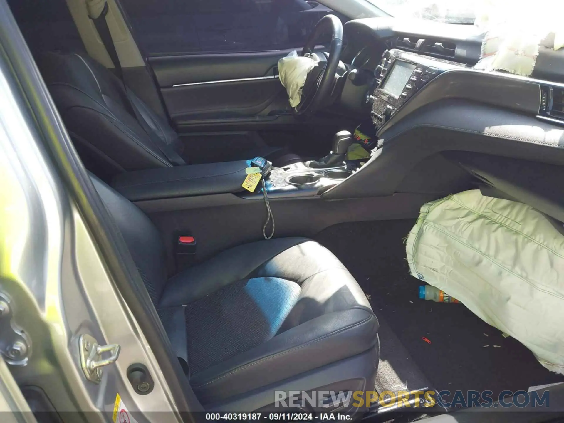 5 fotografías del automóvil dañado 4T1B61HK4JU137144 TOYOTA CAMRY 2018
