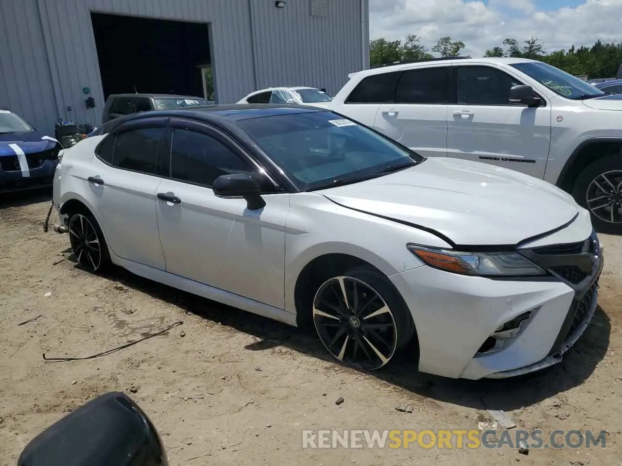 4 fotografías del automóvil dañado 4T1B61HK6JU112942 TOYOTA CAMRY 2018
