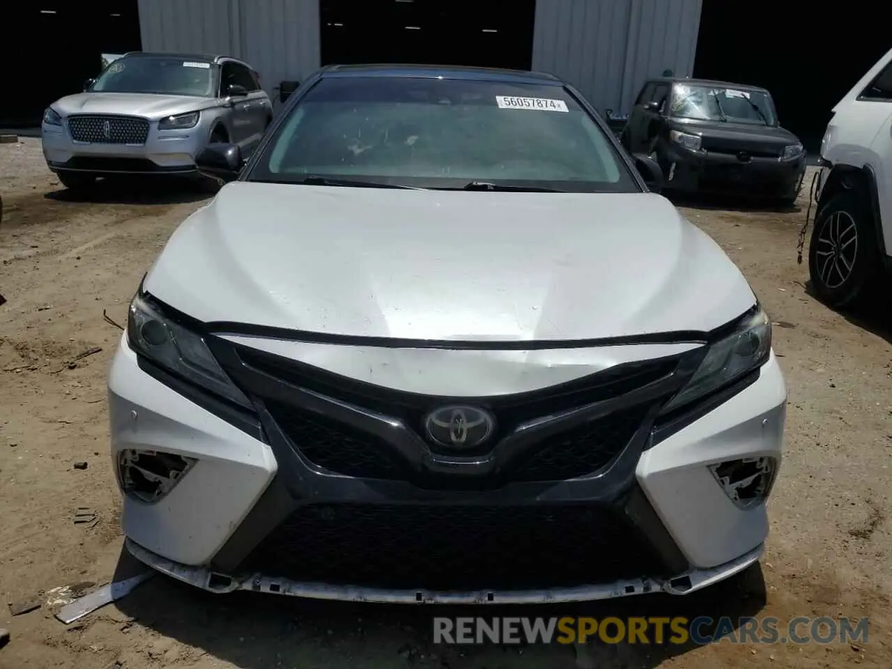 5 fotografías del automóvil dañado 4T1B61HK6JU112942 TOYOTA CAMRY 2018