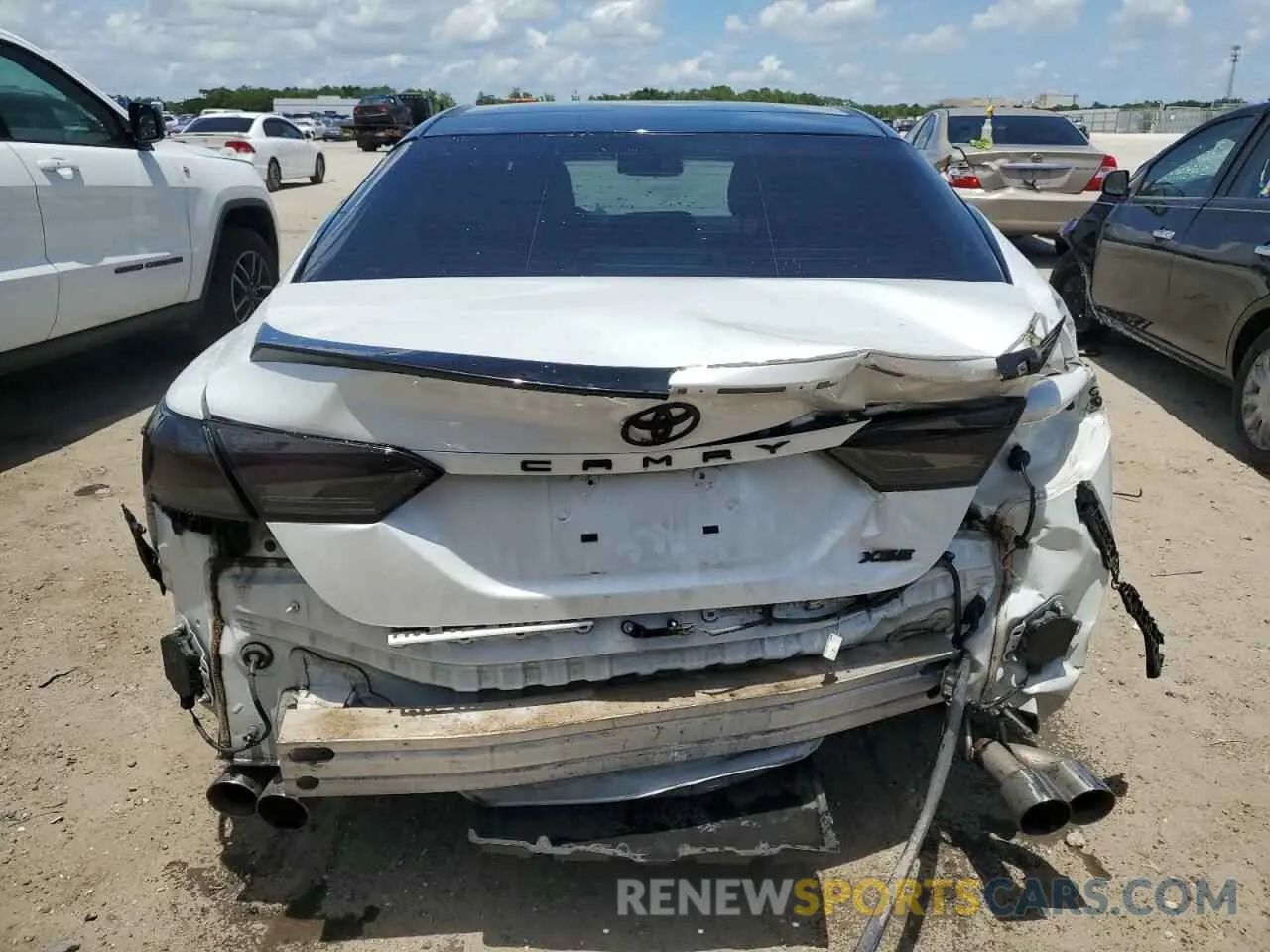 6 fotografías del automóvil dañado 4T1B61HK6JU112942 TOYOTA CAMRY 2018