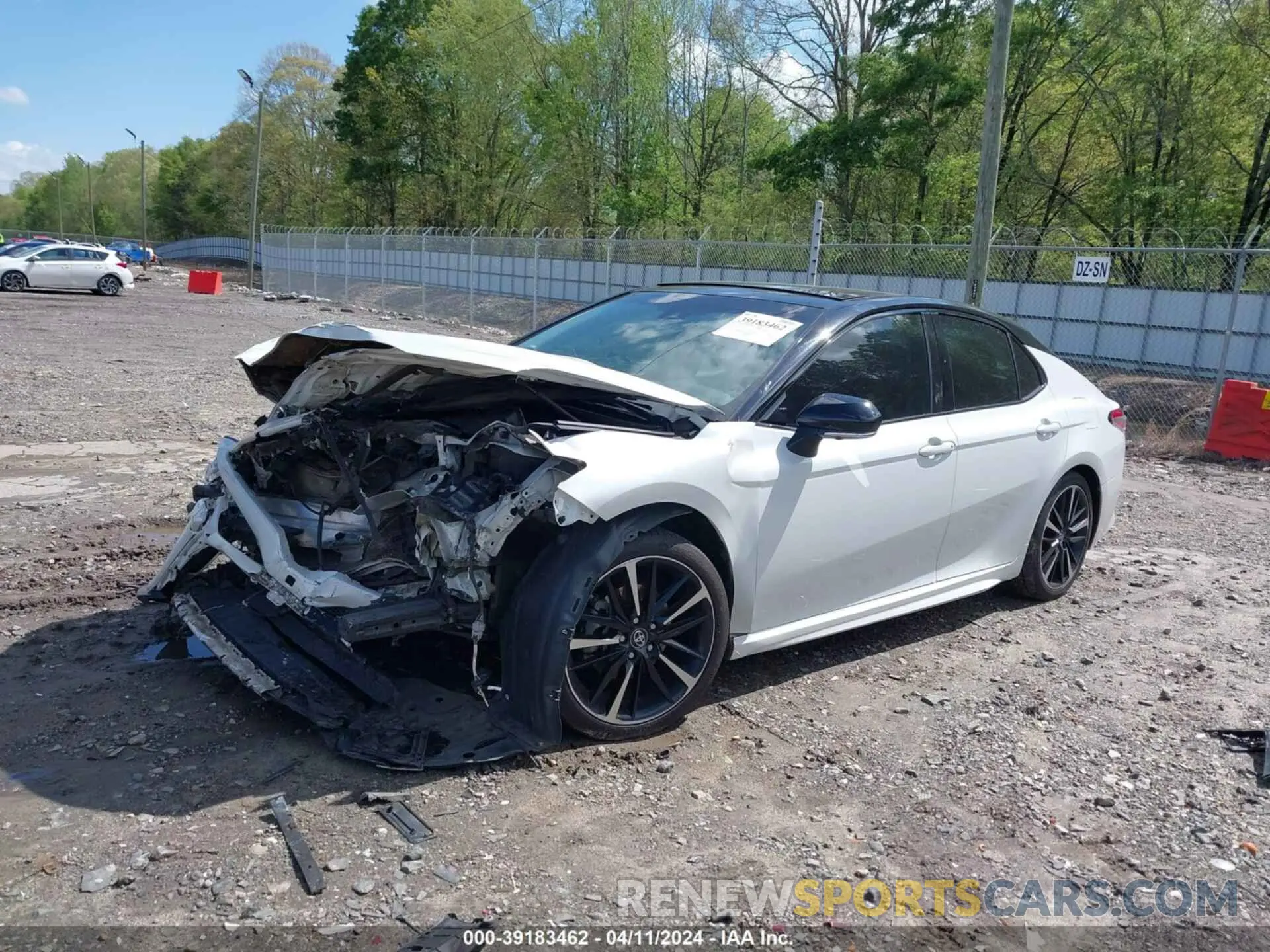 2 fotografías del automóvil dañado 4T1B61HKXJU021446 TOYOTA CAMRY 2018
