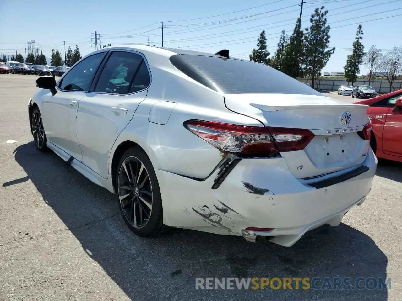 2 fotografías del automóvil dañado 4T1BZ1HK2JU012697 TOYOTA CAMRY 2018
