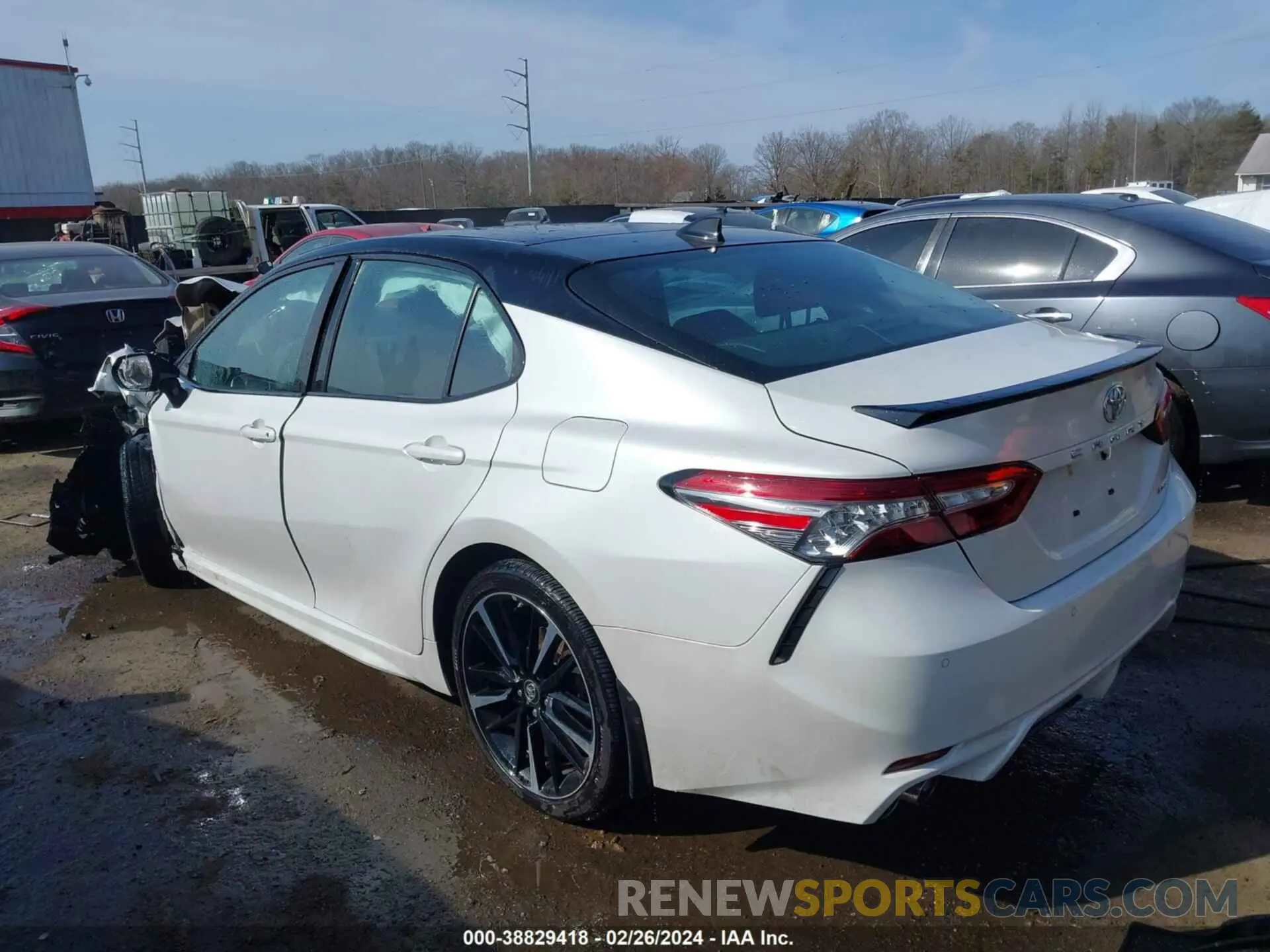 3 fotografías del automóvil dañado 4T1BZ1HK3JU016080 TOYOTA CAMRY 2018