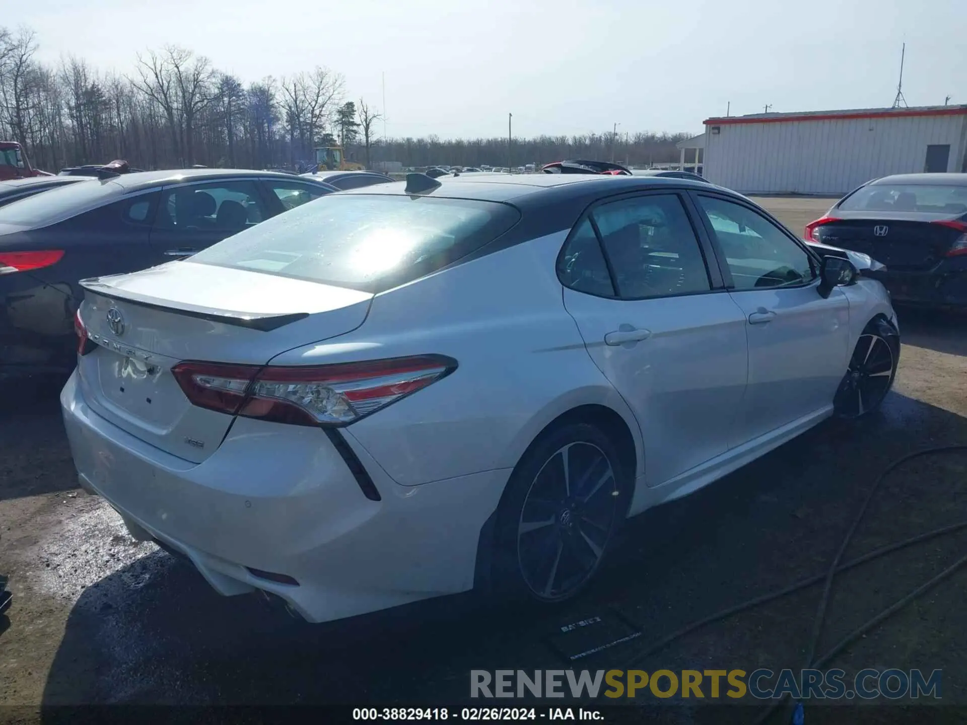 4 fotografías del automóvil dañado 4T1BZ1HK3JU016080 TOYOTA CAMRY 2018