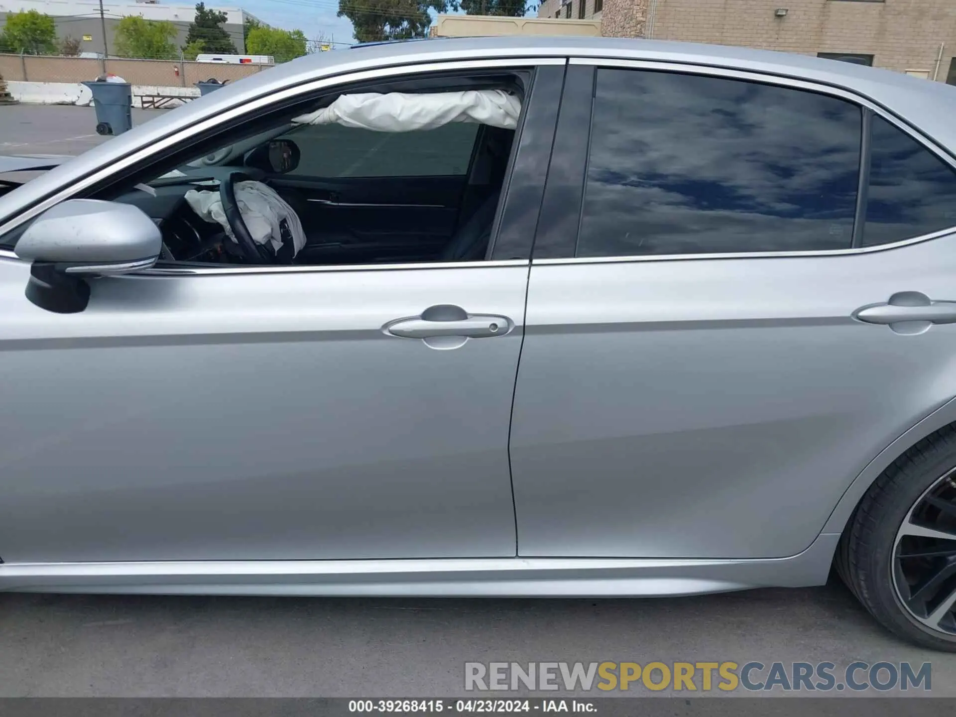 15 fotografías del automóvil dañado 4T1BZ1HK8JU504795 TOYOTA CAMRY 2018