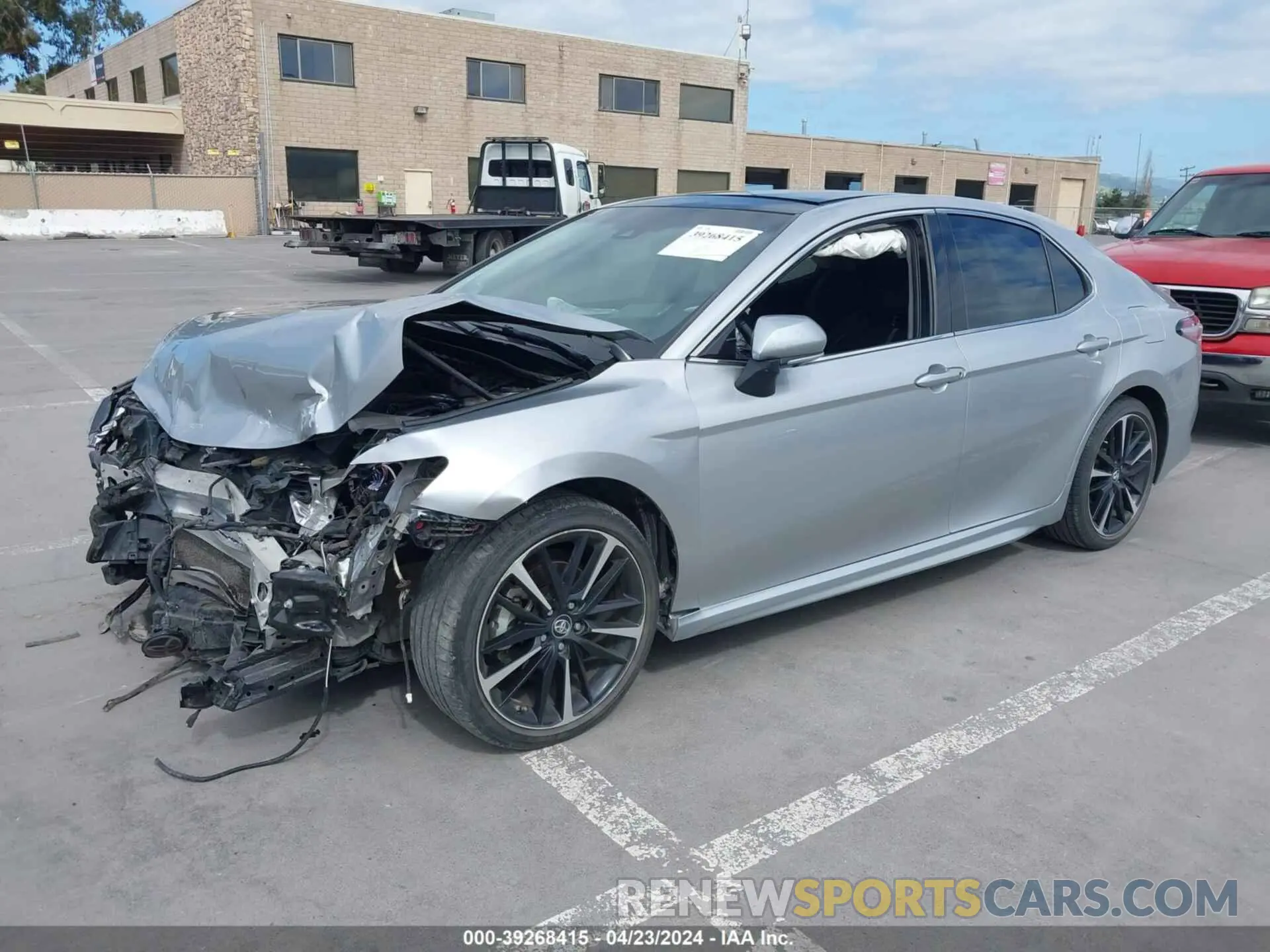 2 fotografías del automóvil dañado 4T1BZ1HK8JU504795 TOYOTA CAMRY 2018