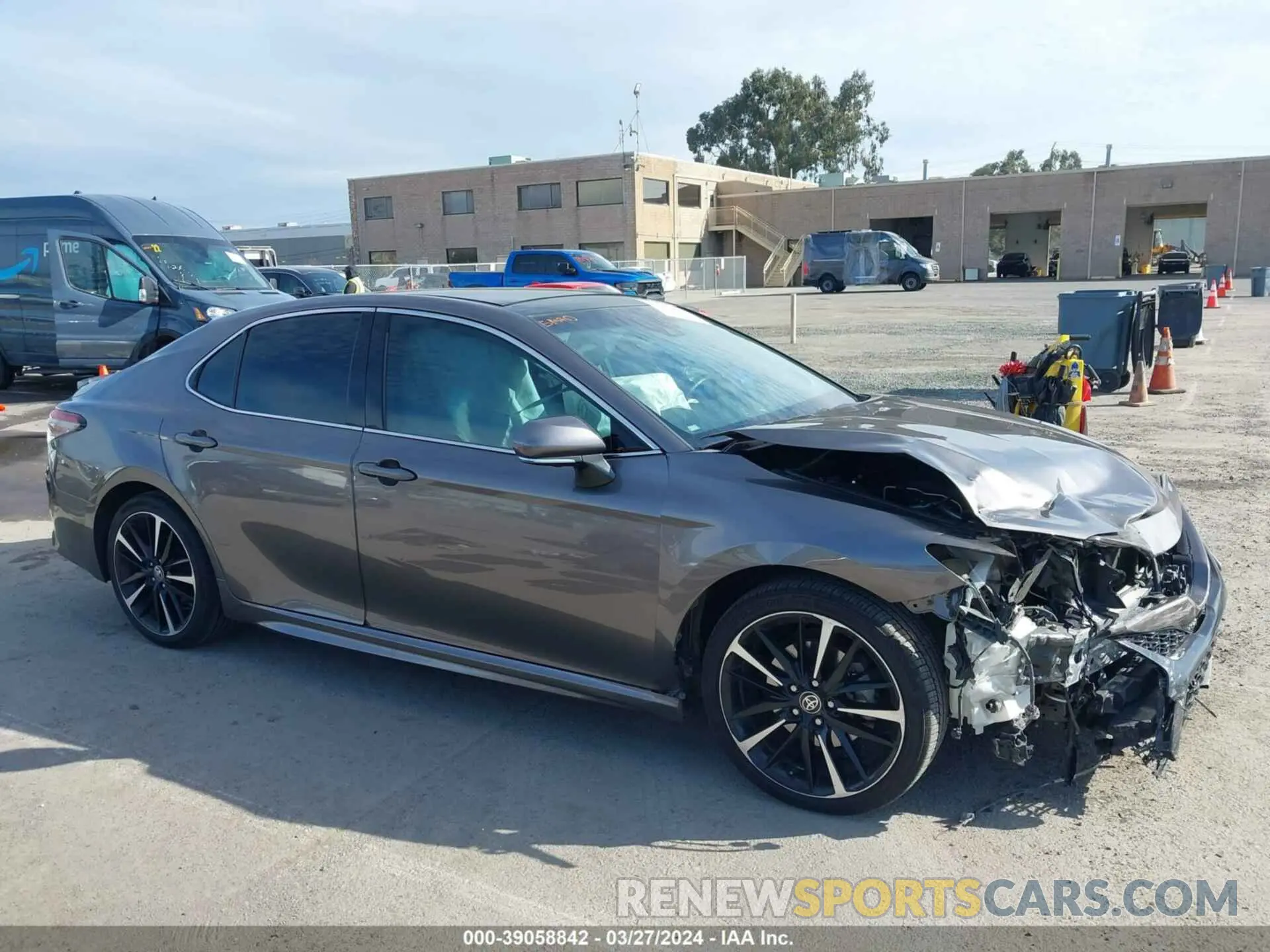 13 fotografías del automóvil dañado 4T1BZ1HKXJU012463 TOYOTA CAMRY 2018