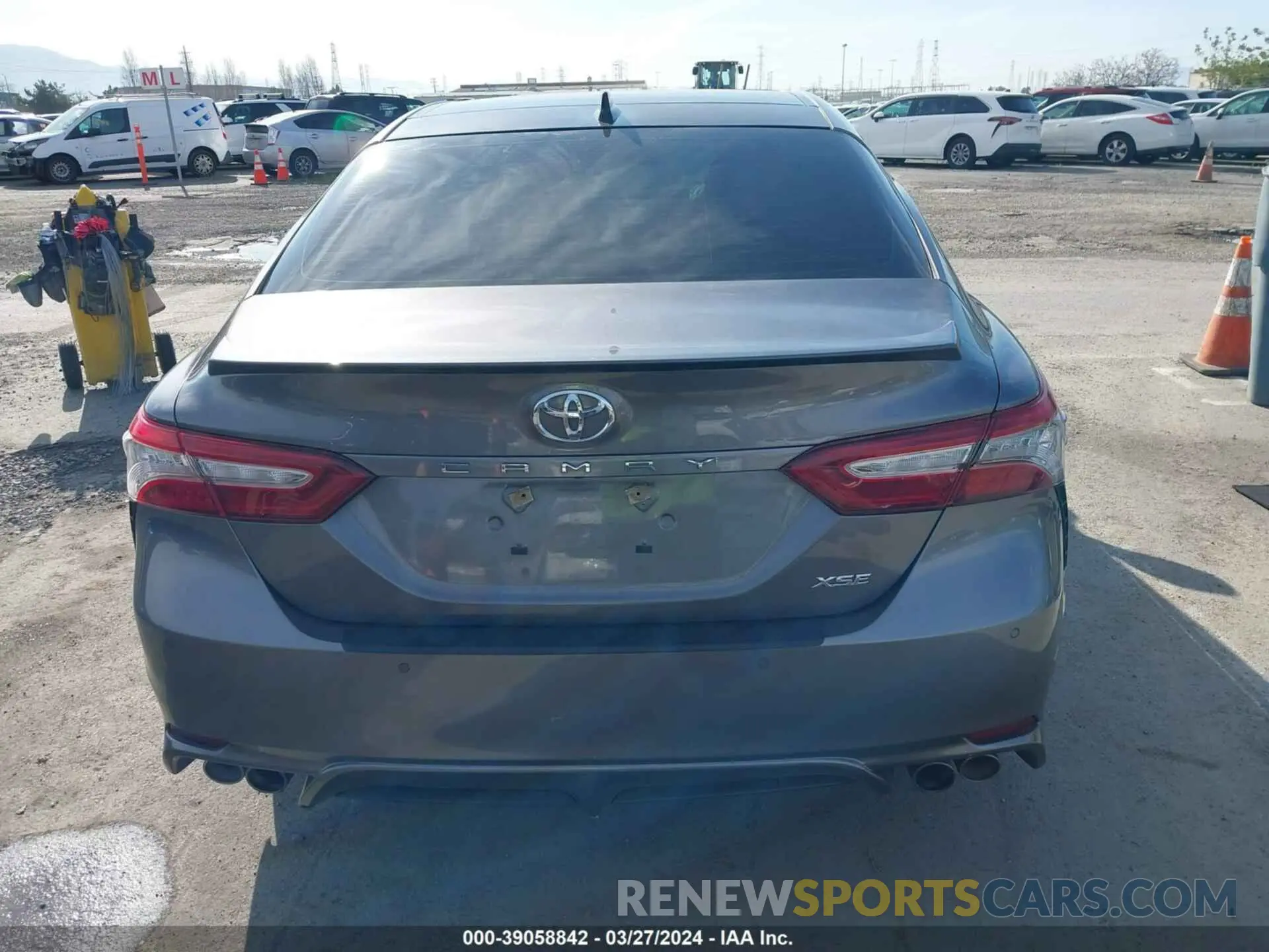 16 fotografías del automóvil dañado 4T1BZ1HKXJU012463 TOYOTA CAMRY 2018