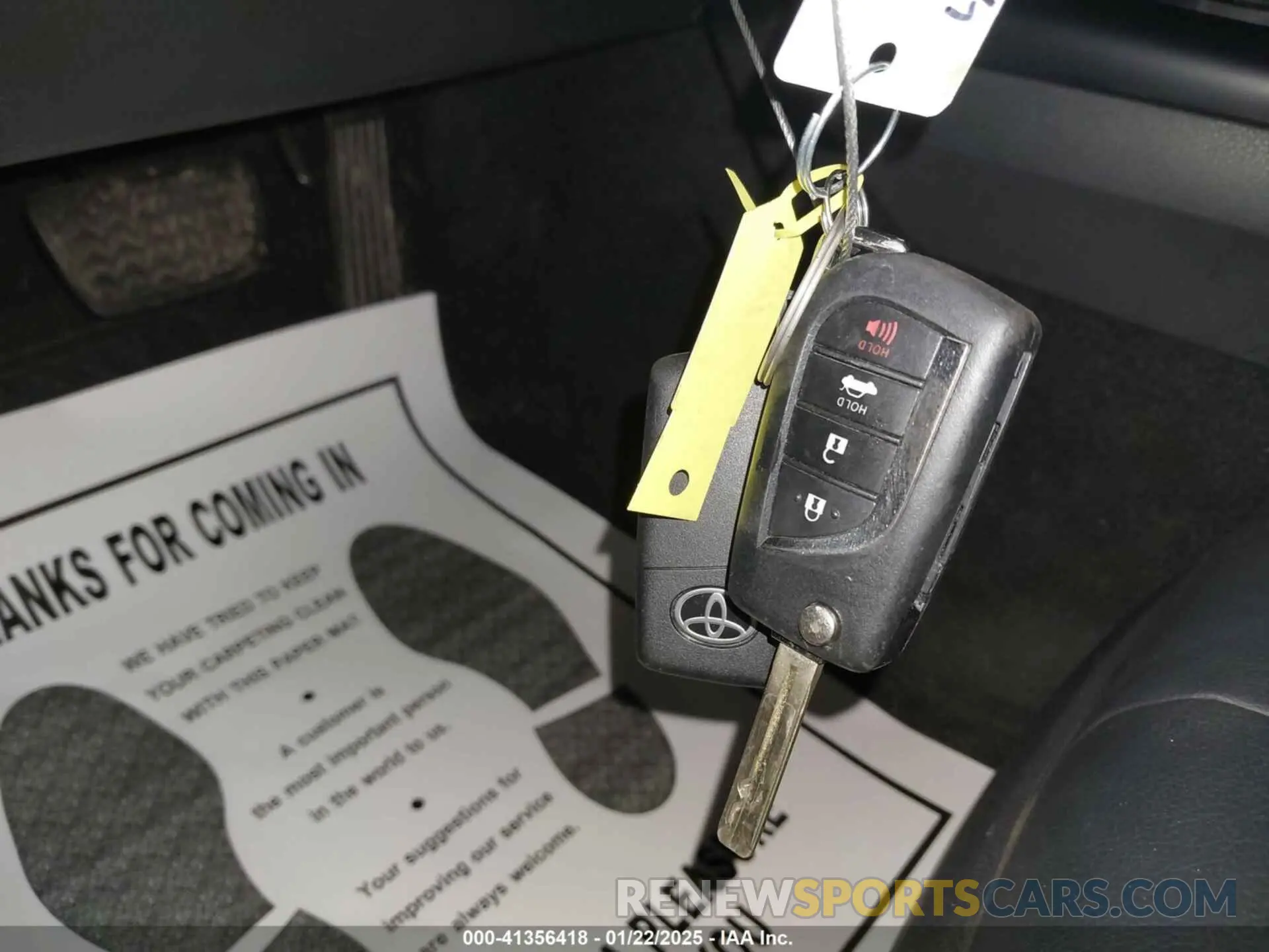 11 fotografías del automóvil dañado 4T1B11HK0KU159979 TOYOTA CAMRY 2019