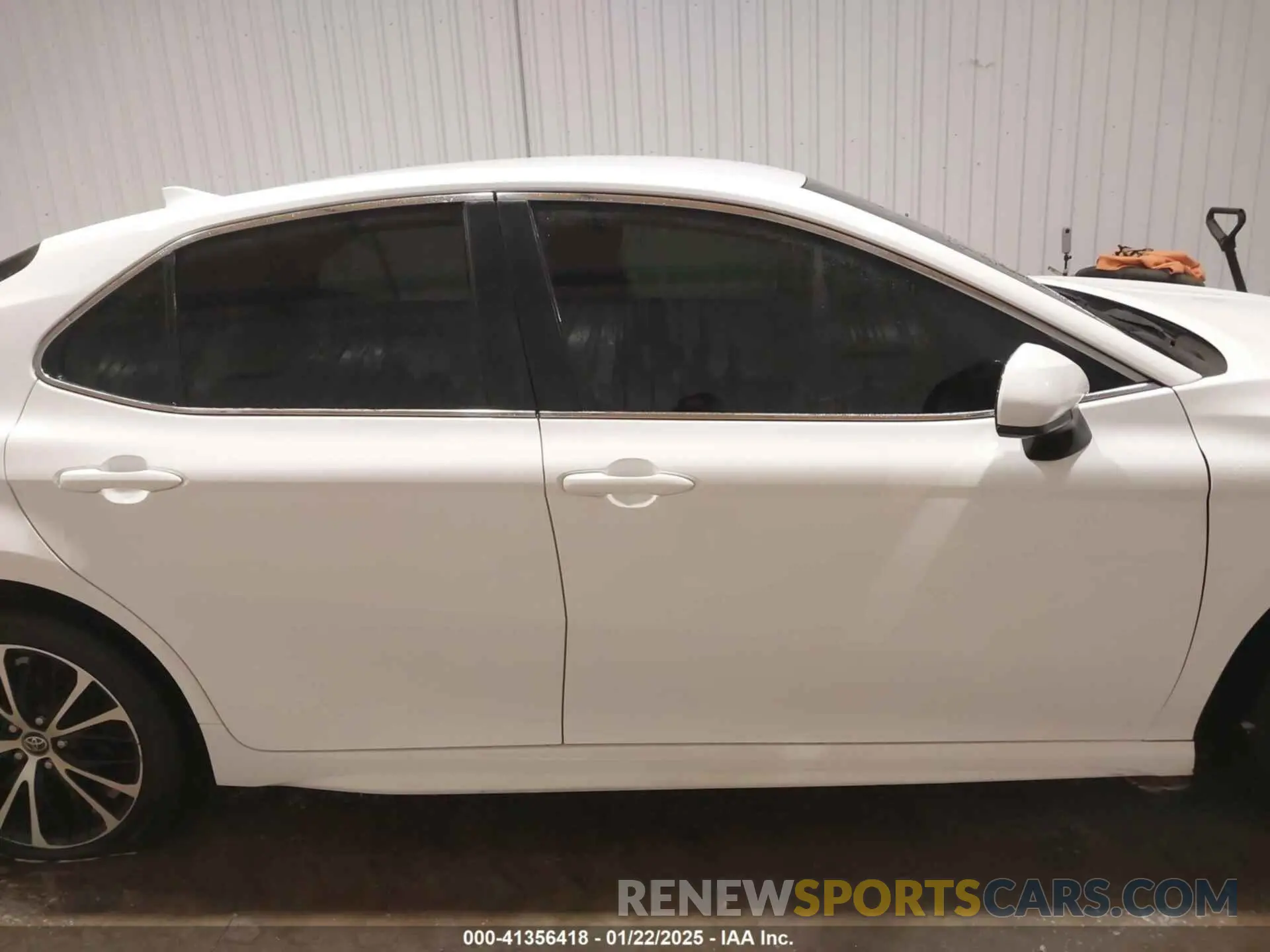 14 fotografías del automóvil dañado 4T1B11HK0KU159979 TOYOTA CAMRY 2019