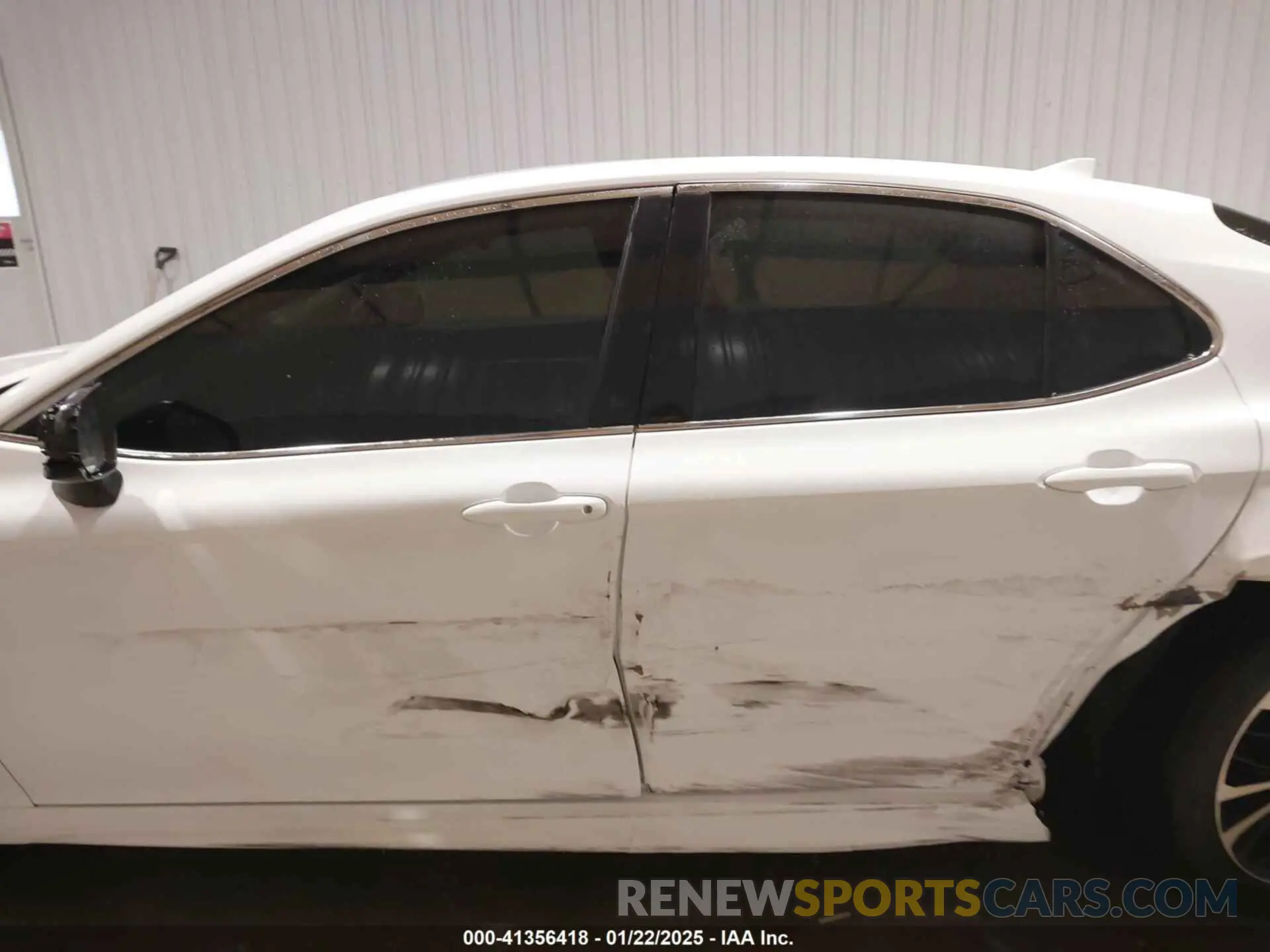 15 fotografías del automóvil dañado 4T1B11HK0KU159979 TOYOTA CAMRY 2019
