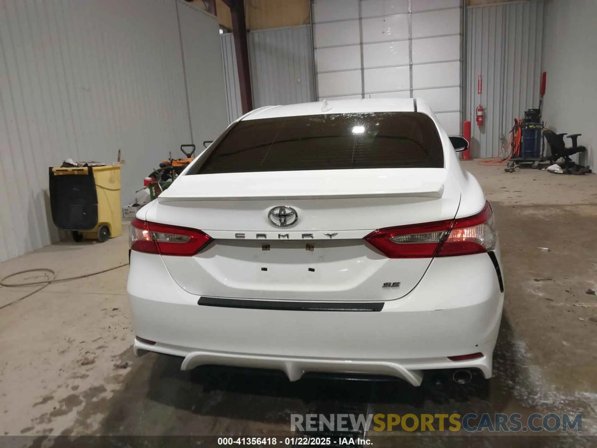 17 fotografías del automóvil dañado 4T1B11HK0KU159979 TOYOTA CAMRY 2019