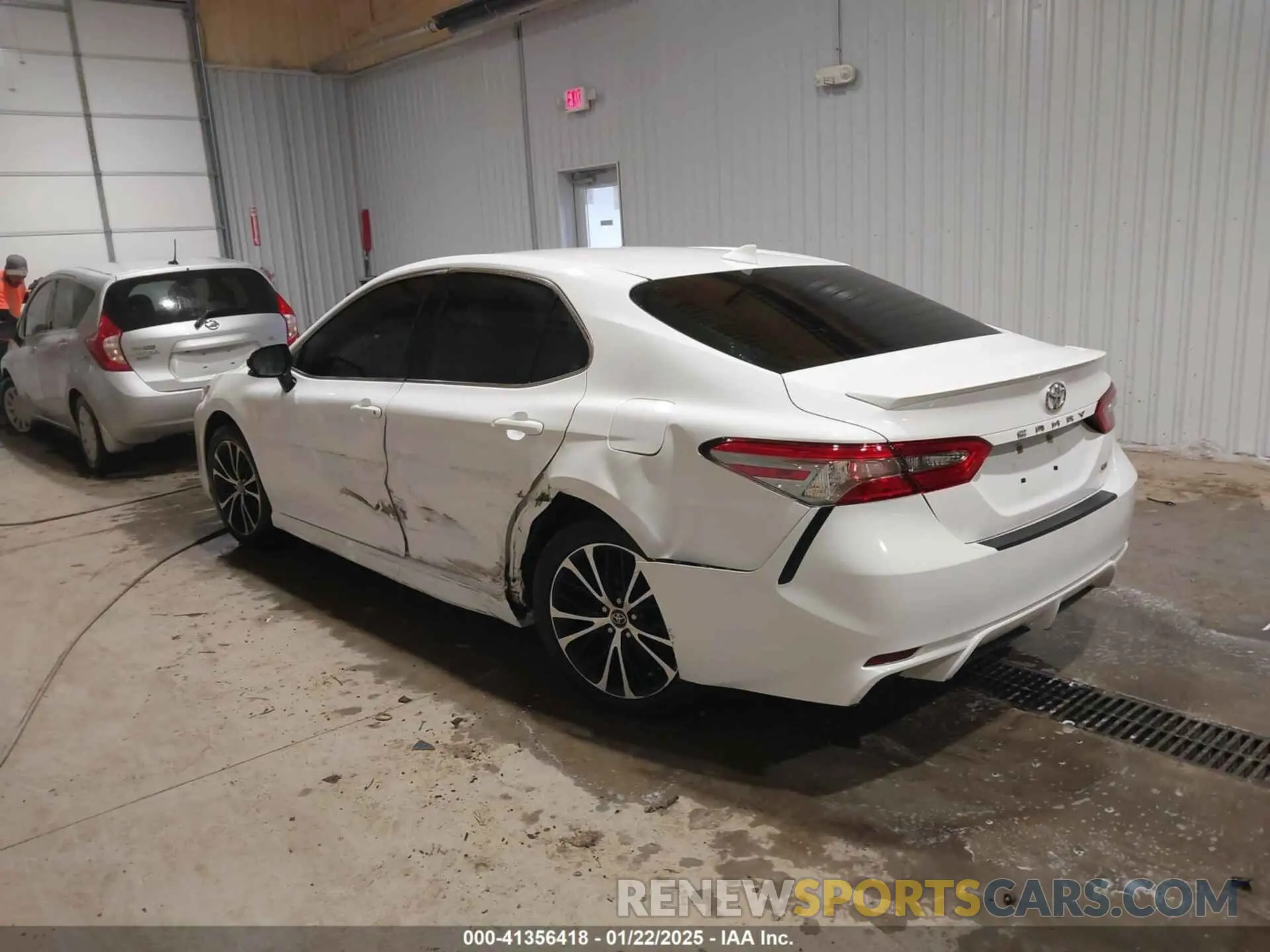 3 fotografías del automóvil dañado 4T1B11HK0KU159979 TOYOTA CAMRY 2019