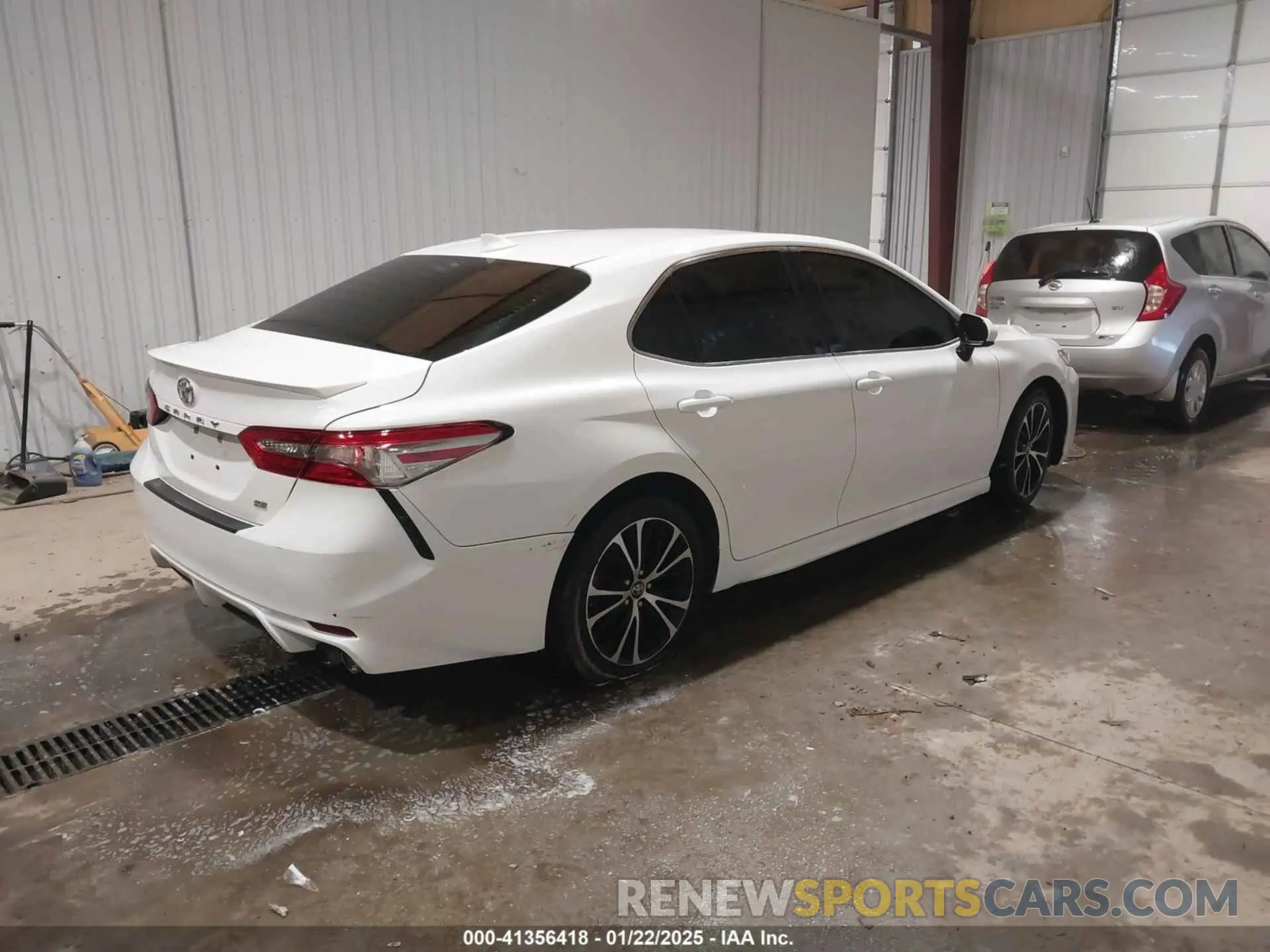 4 fotografías del automóvil dañado 4T1B11HK0KU159979 TOYOTA CAMRY 2019