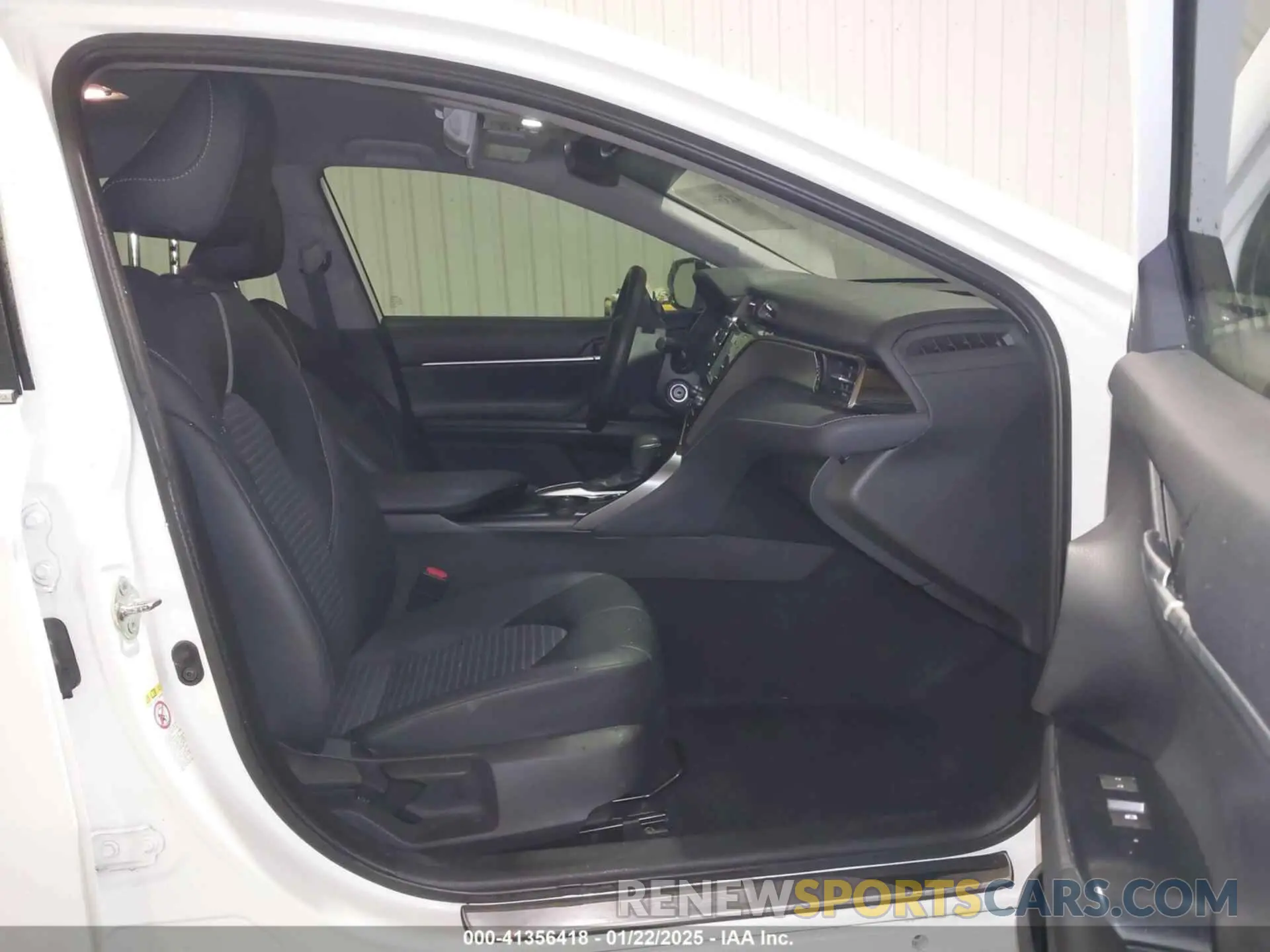 5 fotografías del automóvil dañado 4T1B11HK0KU159979 TOYOTA CAMRY 2019