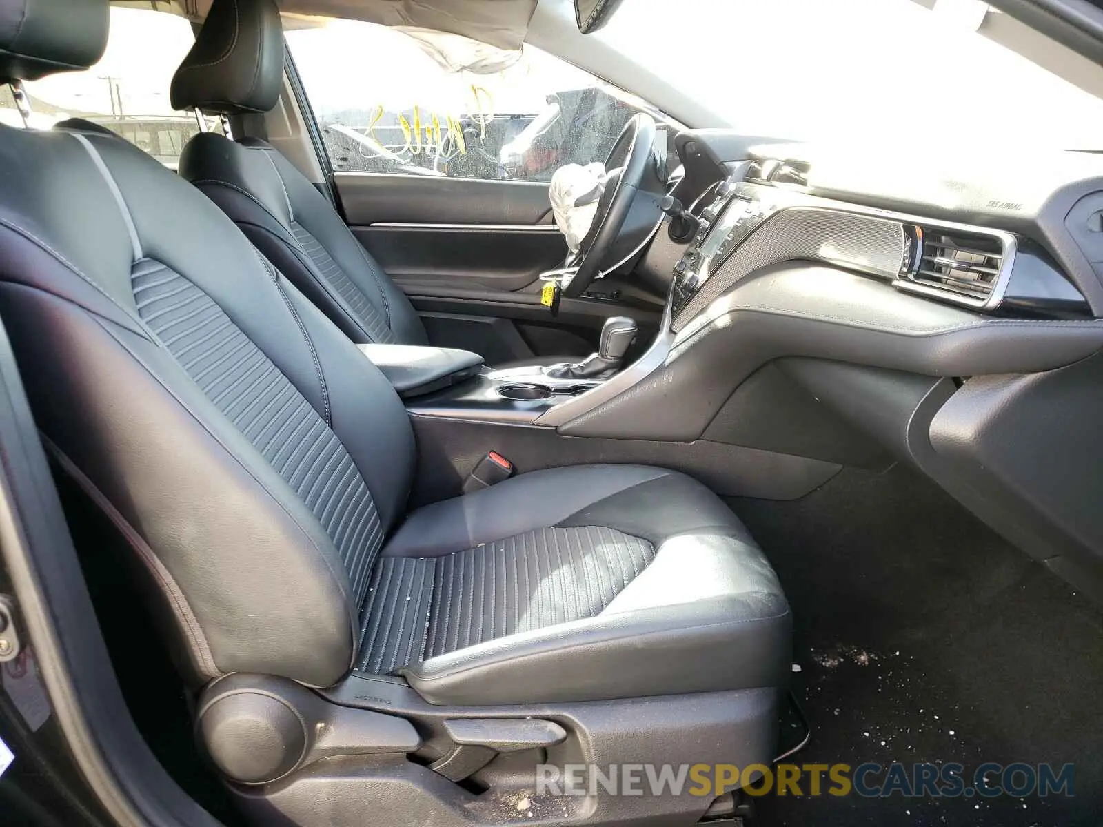 5 fotografías del automóvil dañado 4T1B11HK0KU196790 TOYOTA CAMRY 2019
