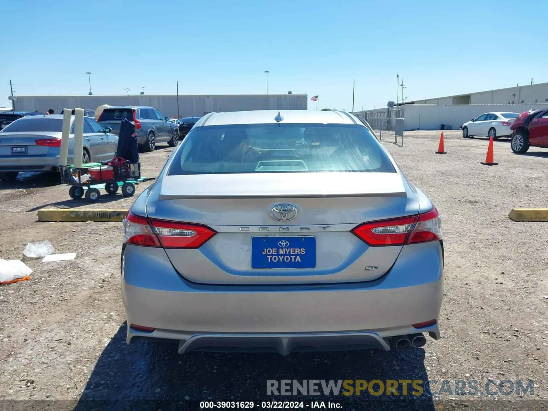 16 fotografías del automóvil dañado 4T1B11HK0KU202684 TOYOTA CAMRY 2019