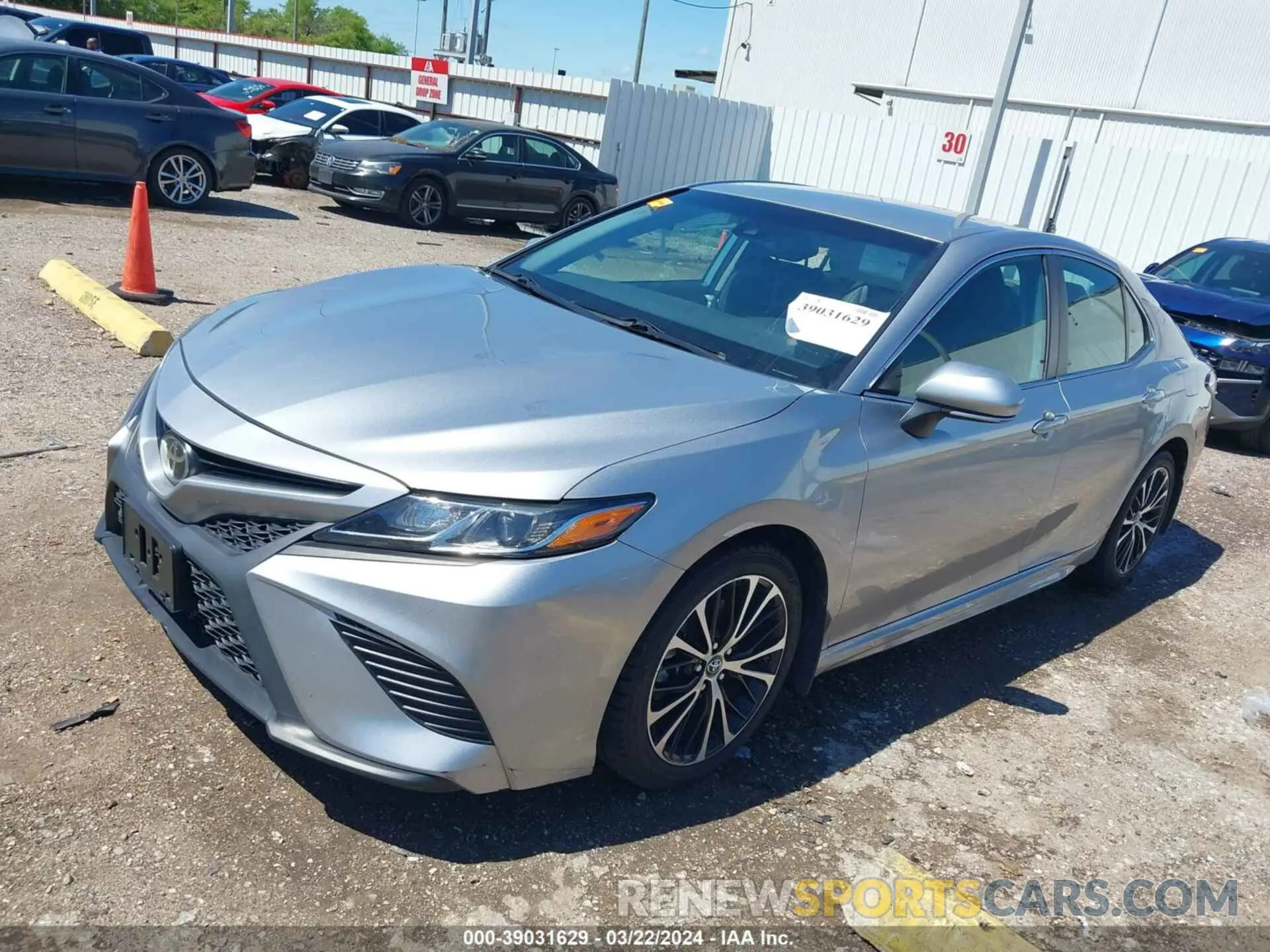 2 fotografías del automóvil dañado 4T1B11HK0KU202684 TOYOTA CAMRY 2019