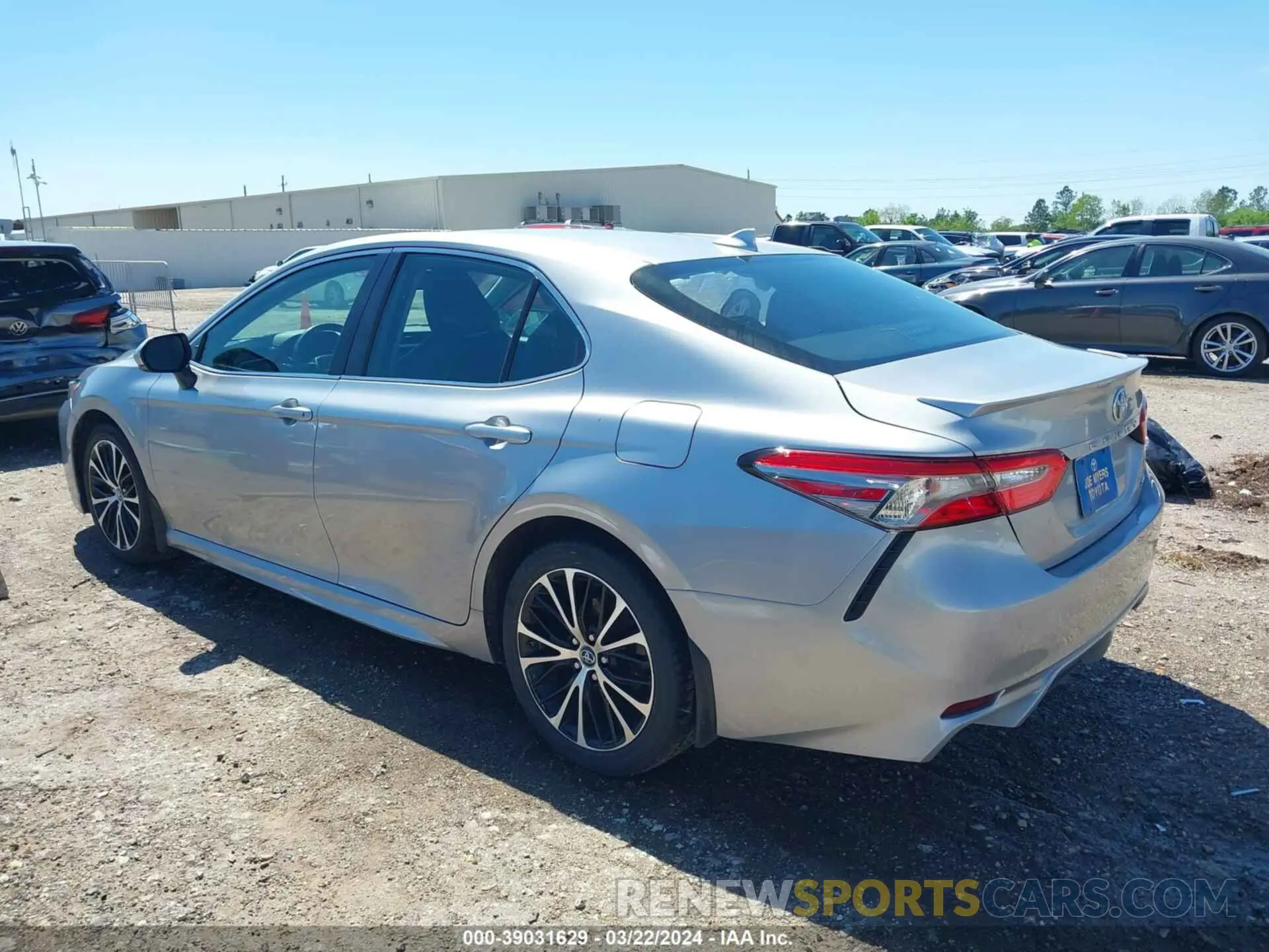 3 fotografías del automóvil dañado 4T1B11HK0KU202684 TOYOTA CAMRY 2019