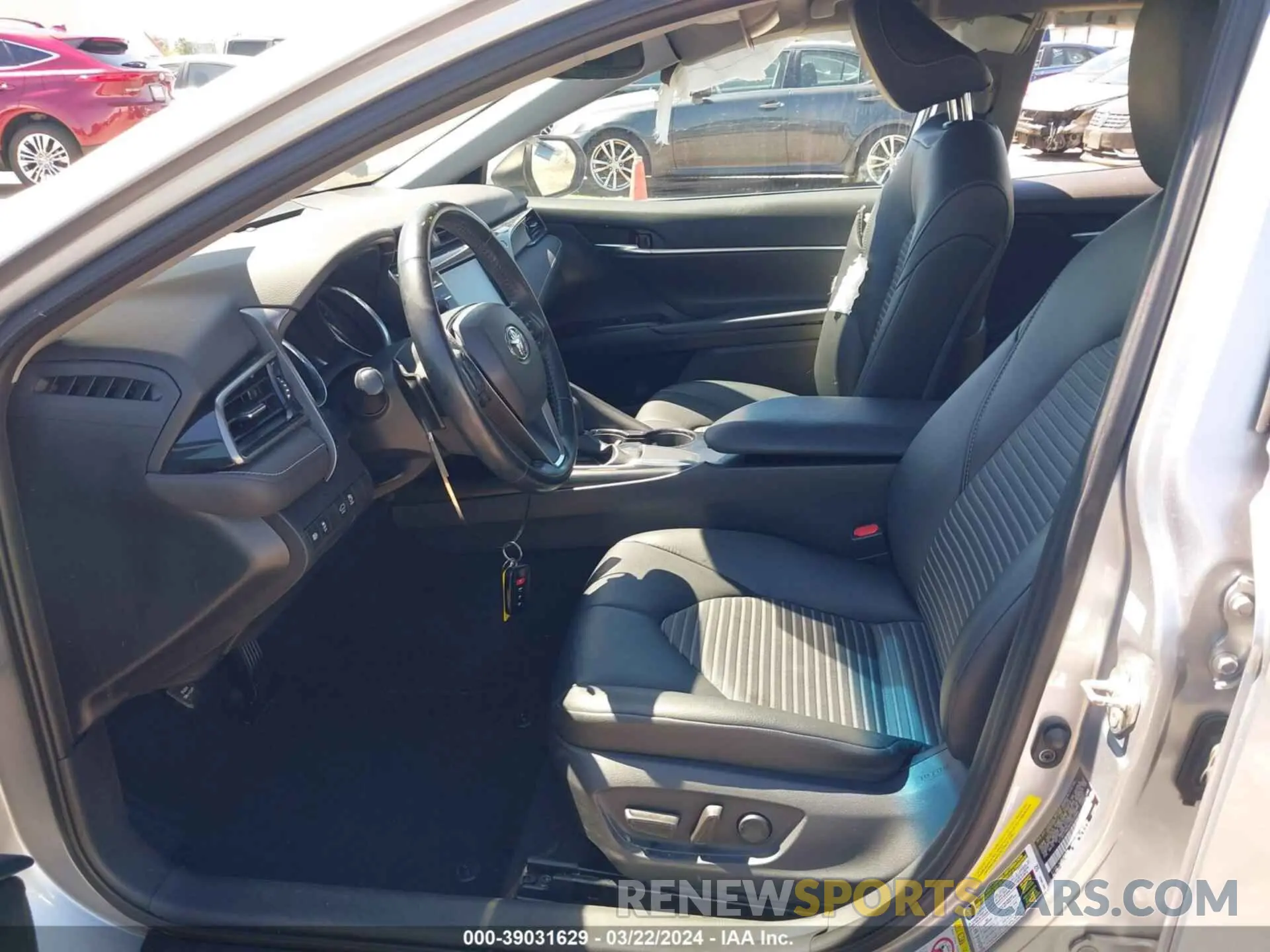 5 fotografías del automóvil dañado 4T1B11HK0KU202684 TOYOTA CAMRY 2019