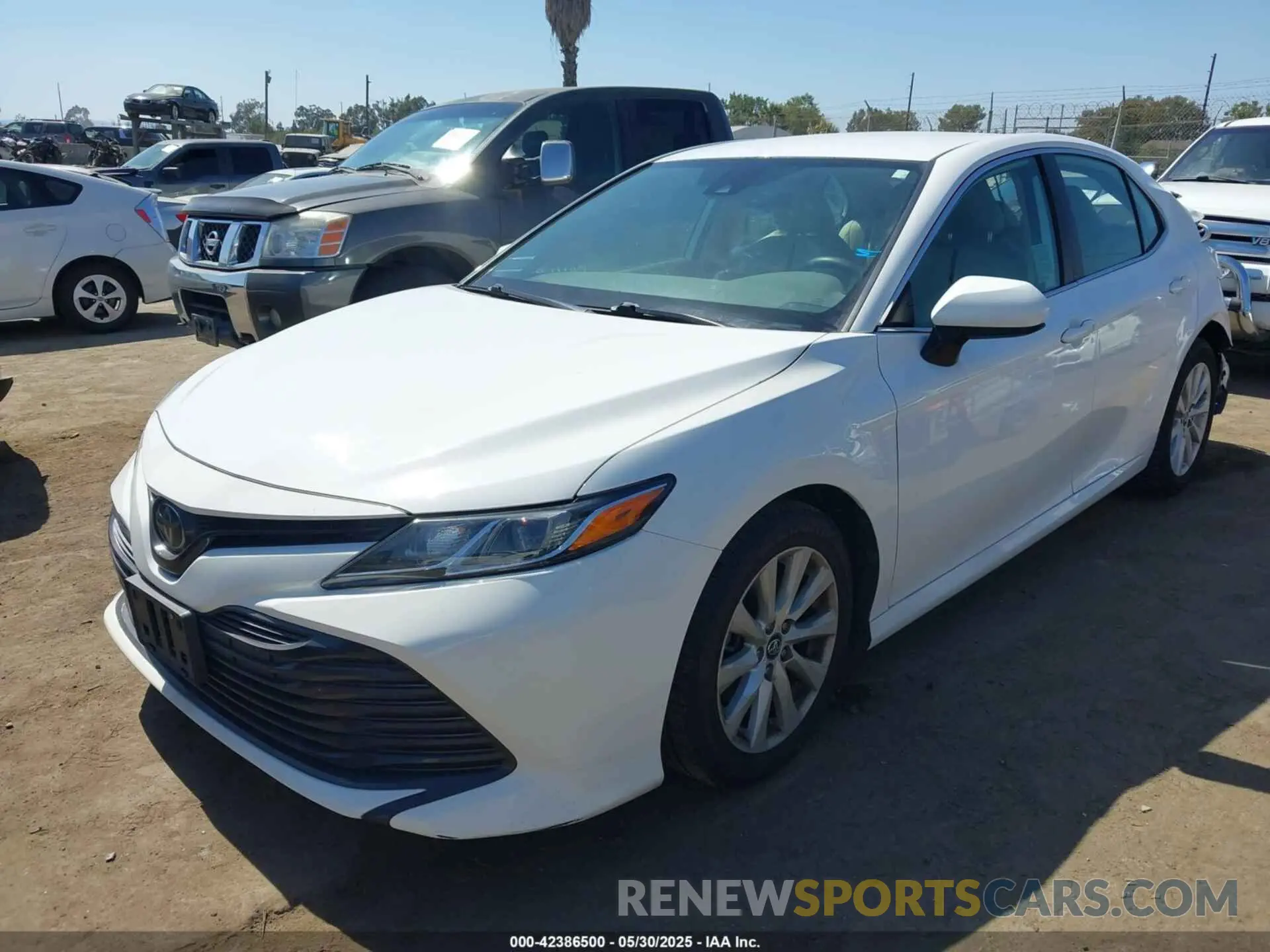2 fotografías del automóvil dañado 4T1B11HK0KU204029 TOYOTA CAMRY 2019