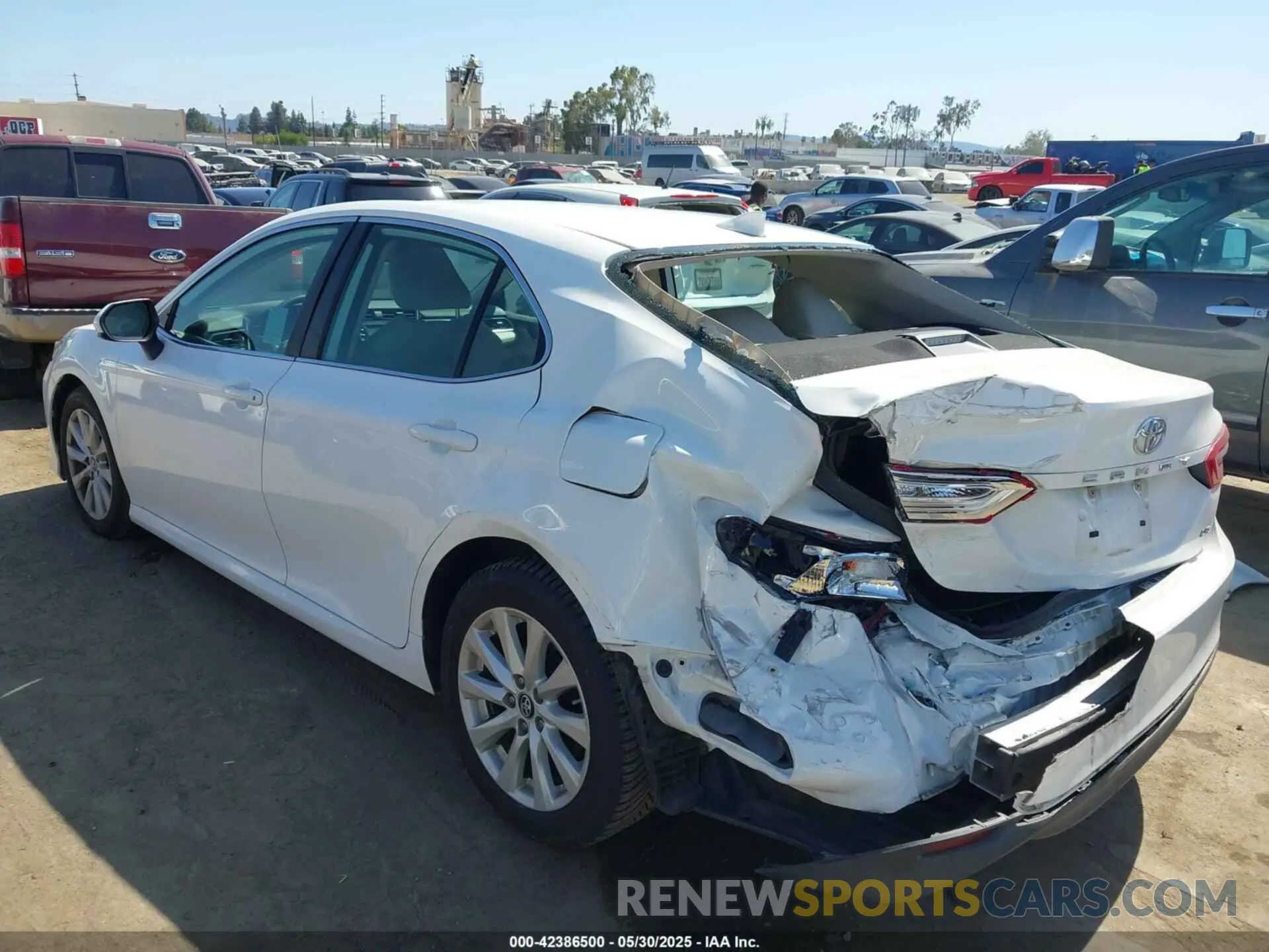 3 fotografías del automóvil dañado 4T1B11HK0KU204029 TOYOTA CAMRY 2019