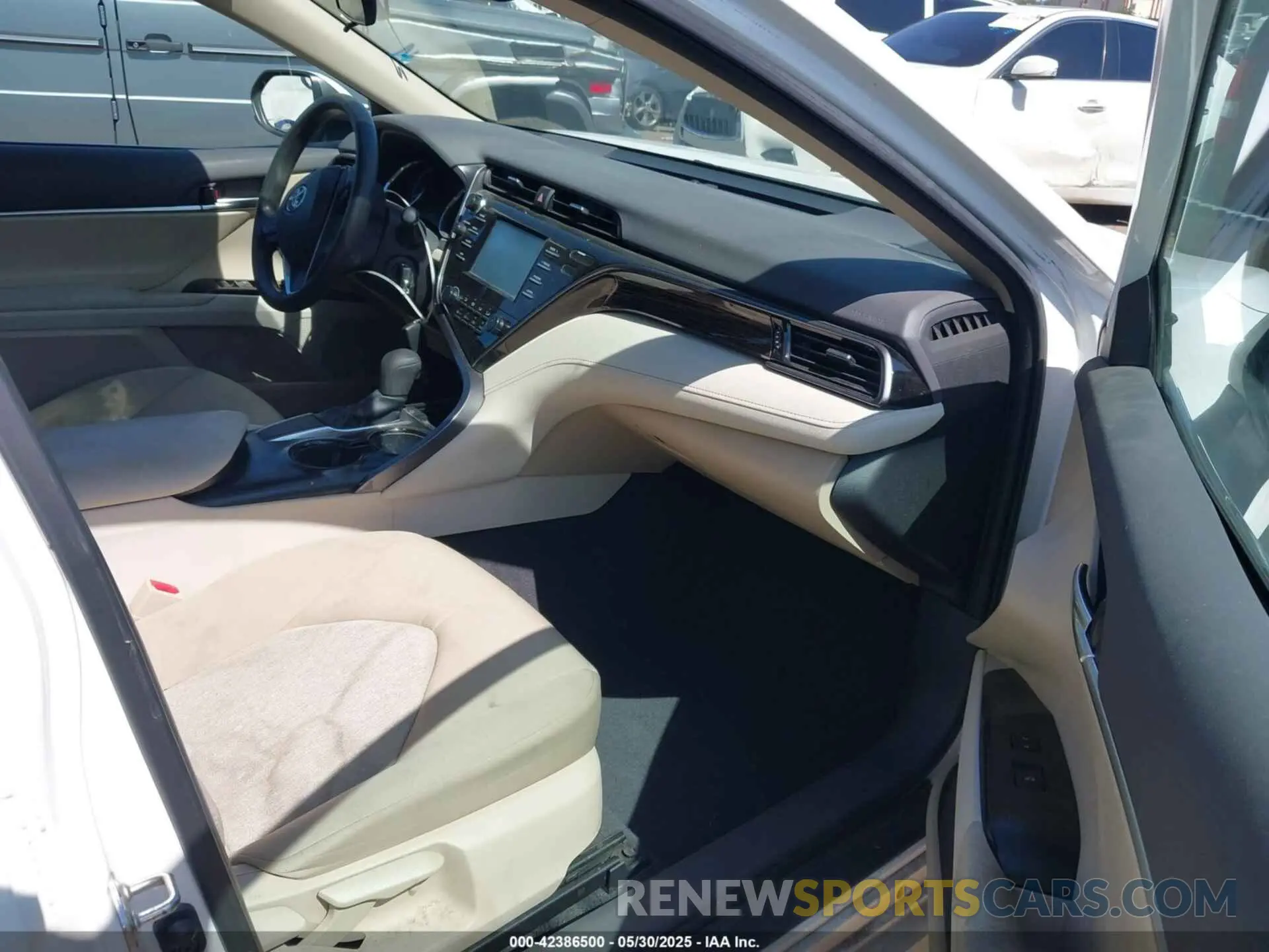 5 fotografías del automóvil dañado 4T1B11HK0KU204029 TOYOTA CAMRY 2019