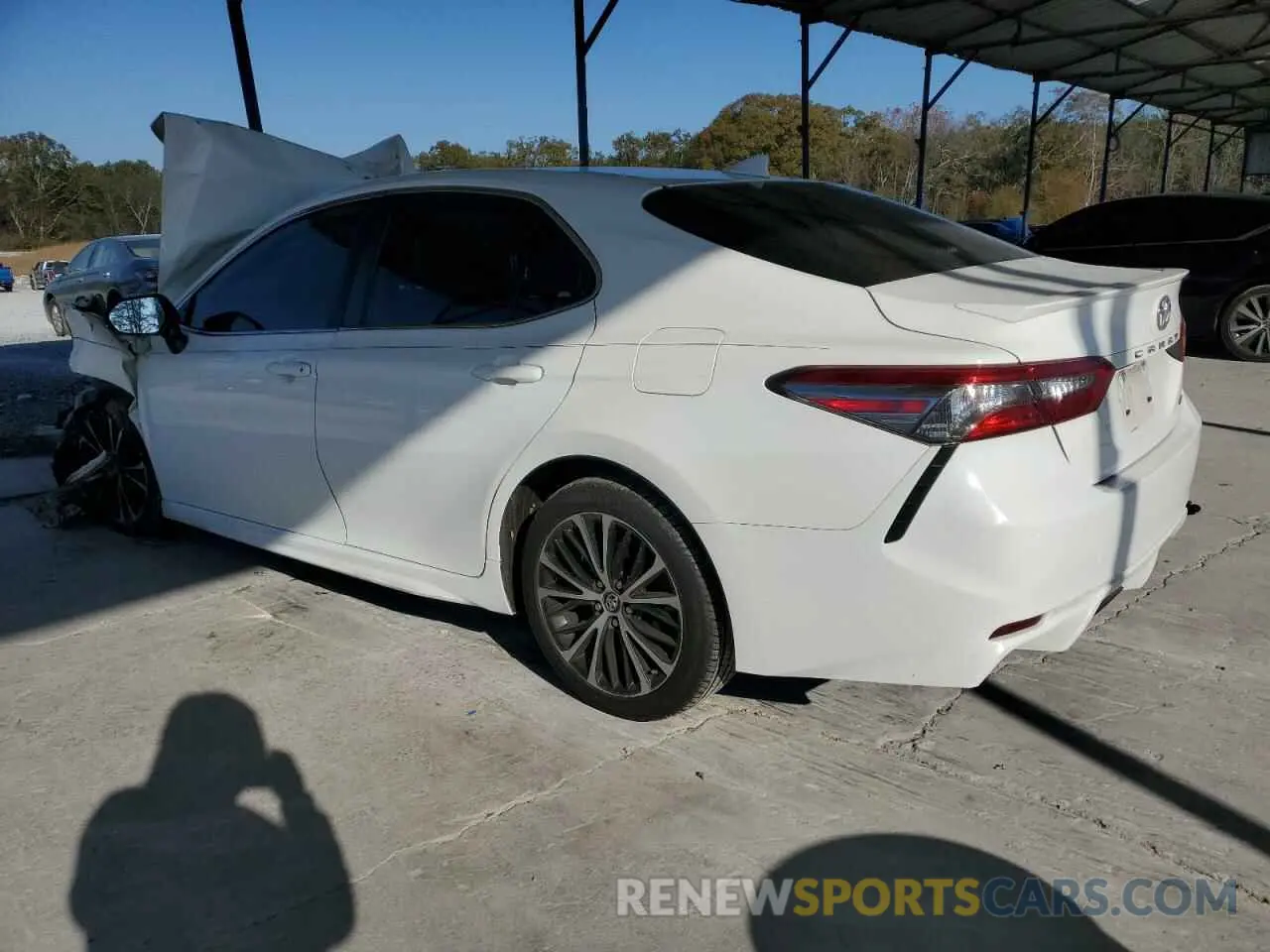 2 fotografías del automóvil dañado 4T1B11HK0KU207724 TOYOTA CAMRY 2019