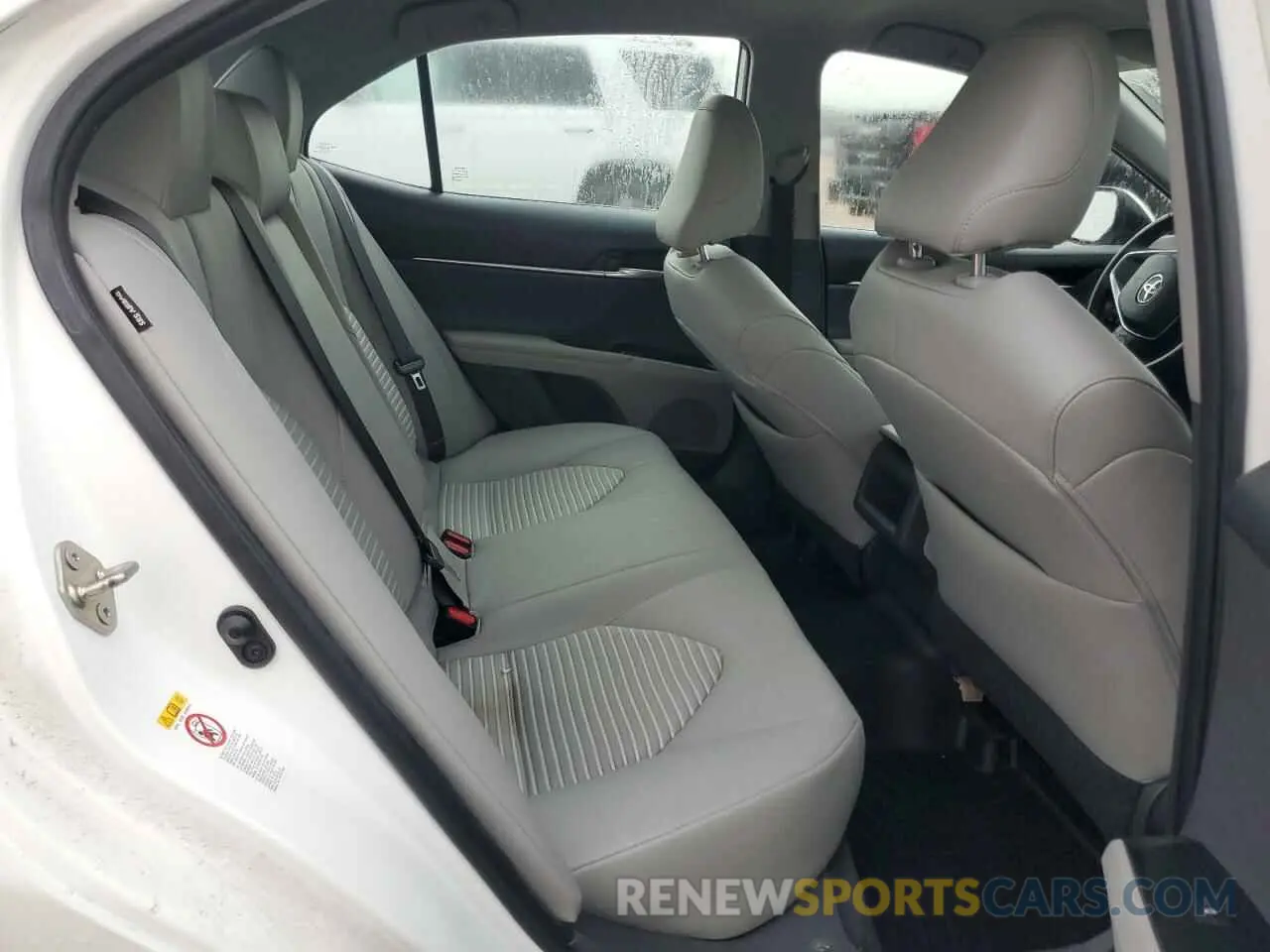 10 fotografías del automóvil dañado 4T1B11HK0KU210543 TOYOTA CAMRY 2019
