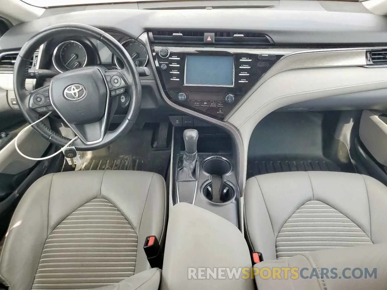 8 fotografías del automóvil dañado 4T1B11HK0KU210543 TOYOTA CAMRY 2019