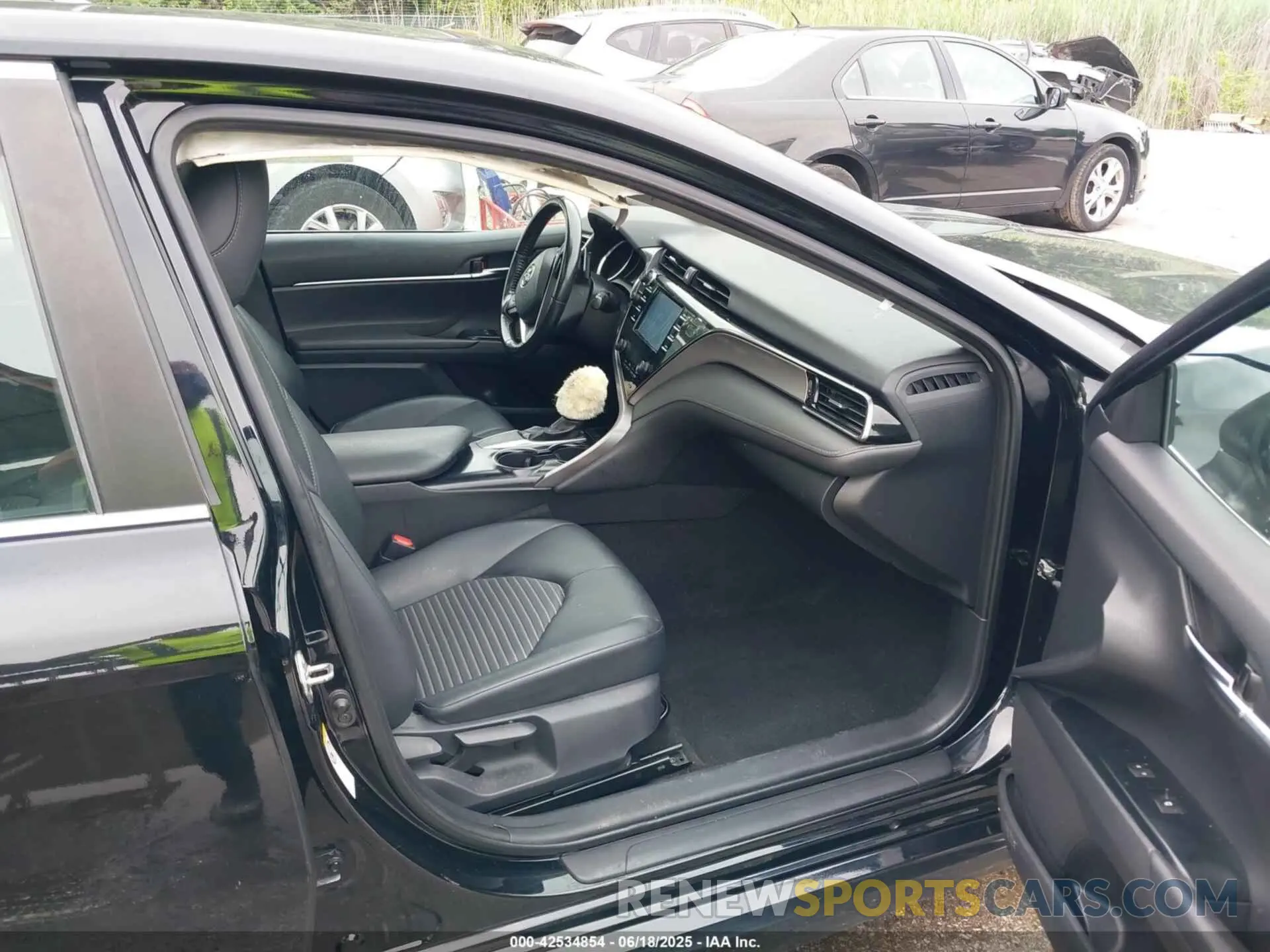 5 fotografías del automóvil dañado 4T1B11HK0KU211269 TOYOTA CAMRY 2019