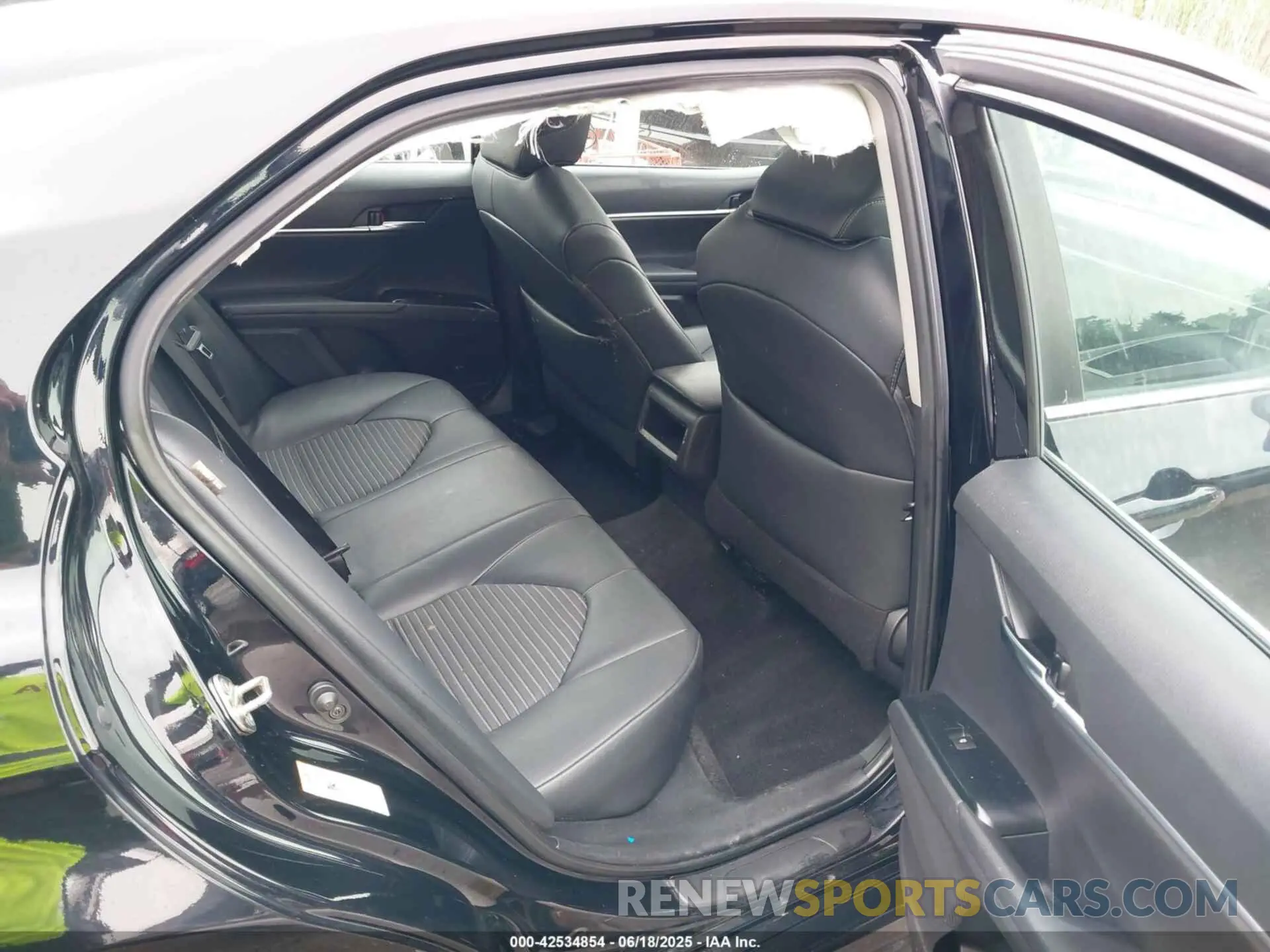 8 fotografías del automóvil dañado 4T1B11HK0KU211269 TOYOTA CAMRY 2019