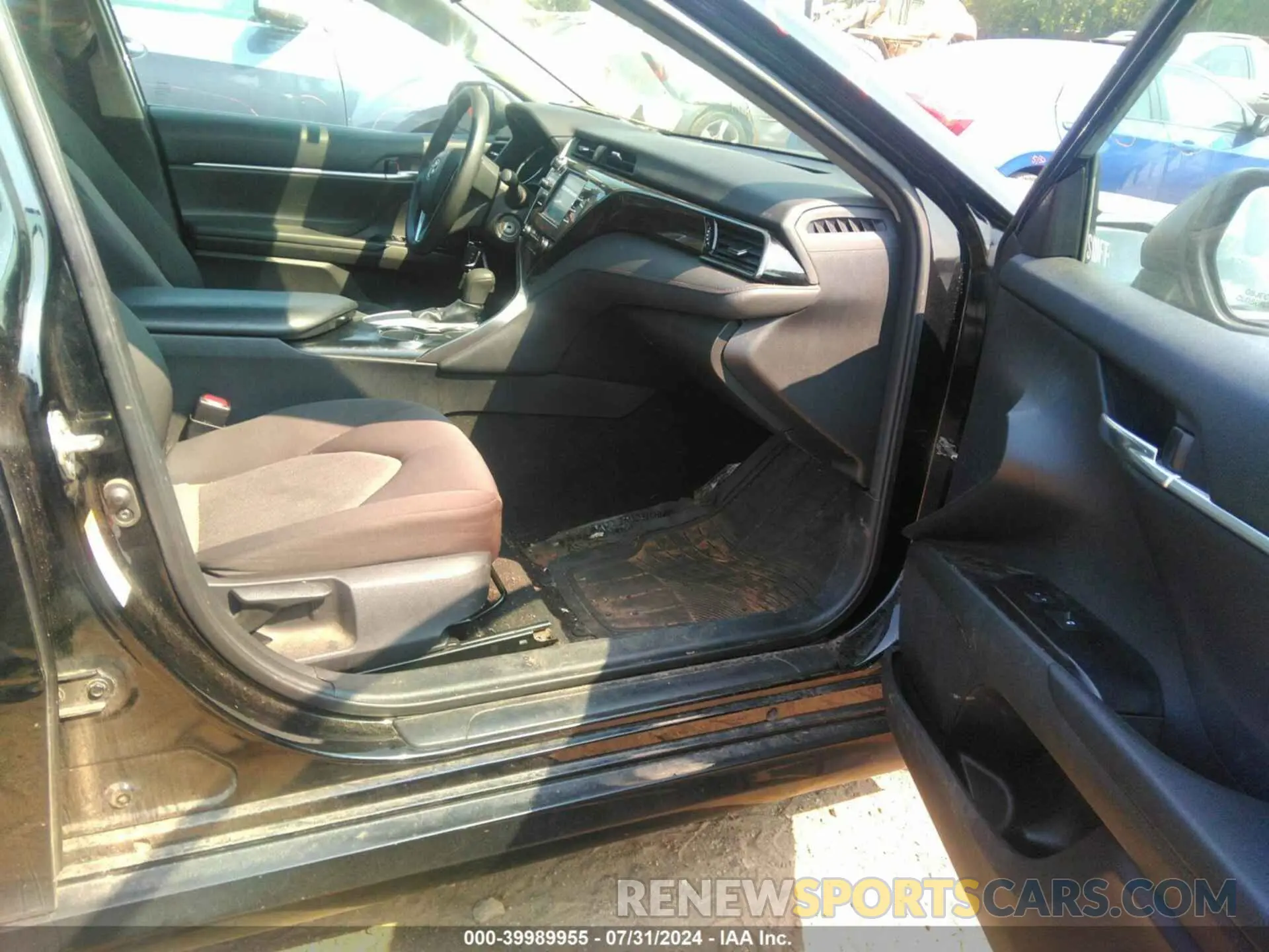 5 fotografías del automóvil dañado 4T1B11HK0KU215399 TOYOTA CAMRY 2019