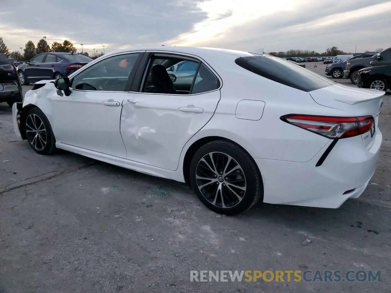 2 fotografías del automóvil dañado 4T1B11HK0KU223504 TOYOTA CAMRY 2019