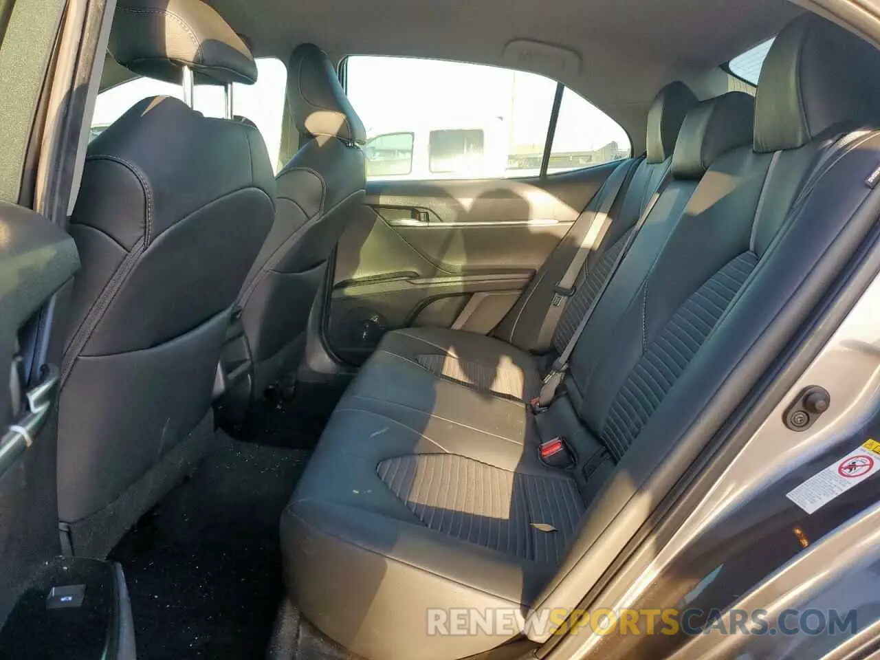 10 fotografías del automóvil dañado 4T1B11HK0KU227245 TOYOTA CAMRY 2019