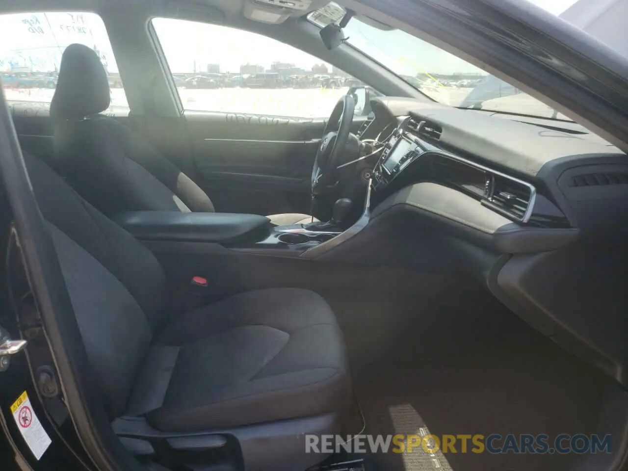 5 fotografías del automóvil dañado 4T1B11HK0KU236687 TOYOTA CAMRY 2019