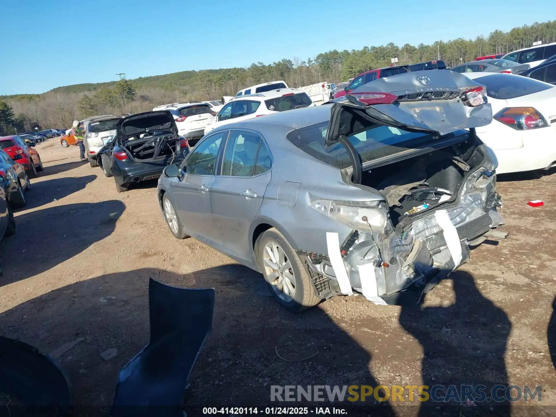 3 fotografías del automóvil dañado 4T1B11HK0KU238102 TOYOTA CAMRY 2019