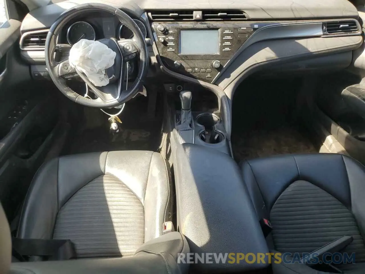 8 fotografías del automóvil dañado 4T1B11HK0KU242327 TOYOTA CAMRY 2019