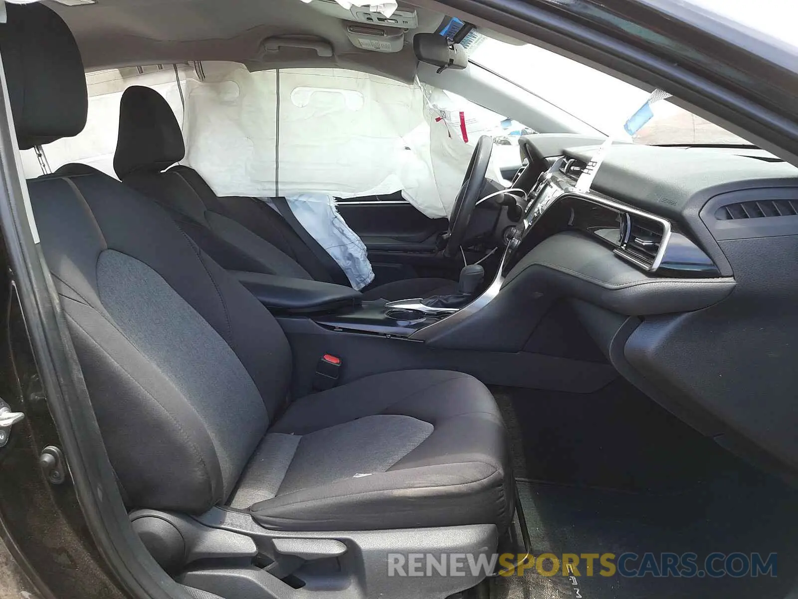 5 fotografías del automóvil dañado 4T1B11HK0KU258849 TOYOTA CAMRY 2019