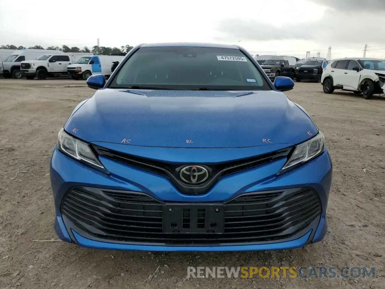 5 fotografías del automóvil dañado 4T1B11HK0KU263680 TOYOTA CAMRY 2019
