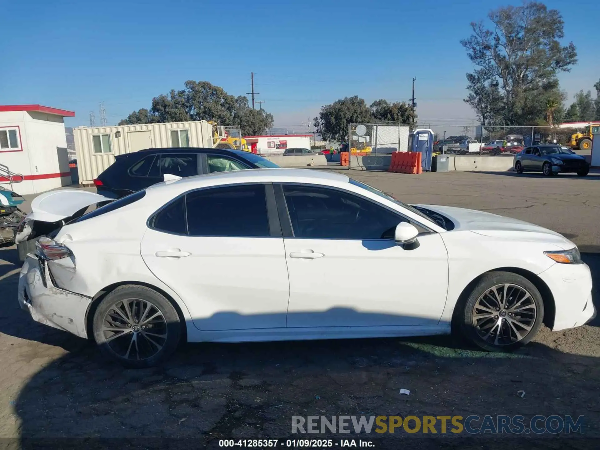 13 fotografías del automóvil dañado 4T1B11HK0KU264747 TOYOTA CAMRY 2019