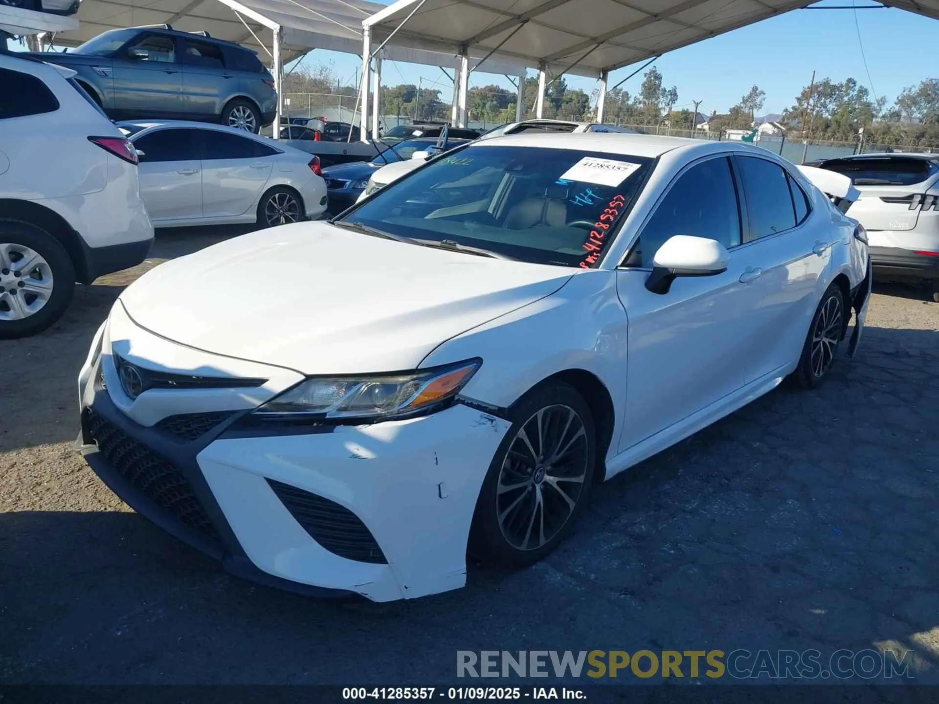 2 fotografías del automóvil dañado 4T1B11HK0KU264747 TOYOTA CAMRY 2019